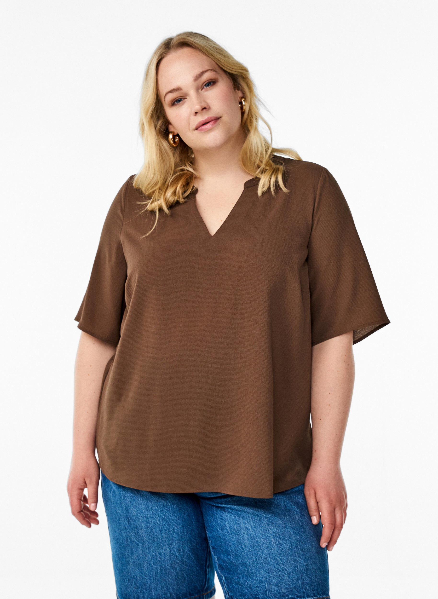 Zizzi Kurz&auml;rmlige Bluse mit V-Ausschnitt, Braun, Model image number 0