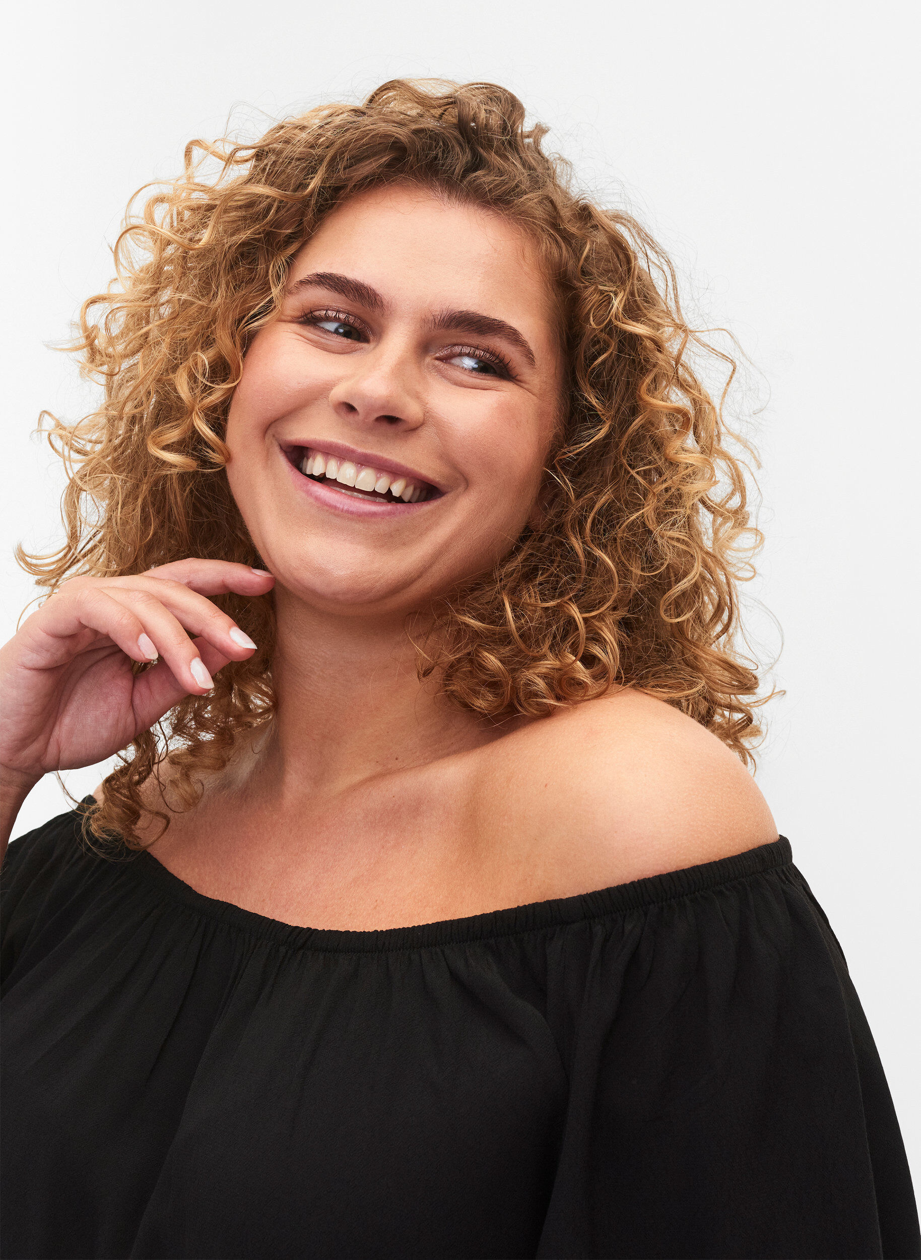 Zizzi Einfarbige Bluse aus Viskose mit kurzen &Auml;rmeln, Black, Model image number 2