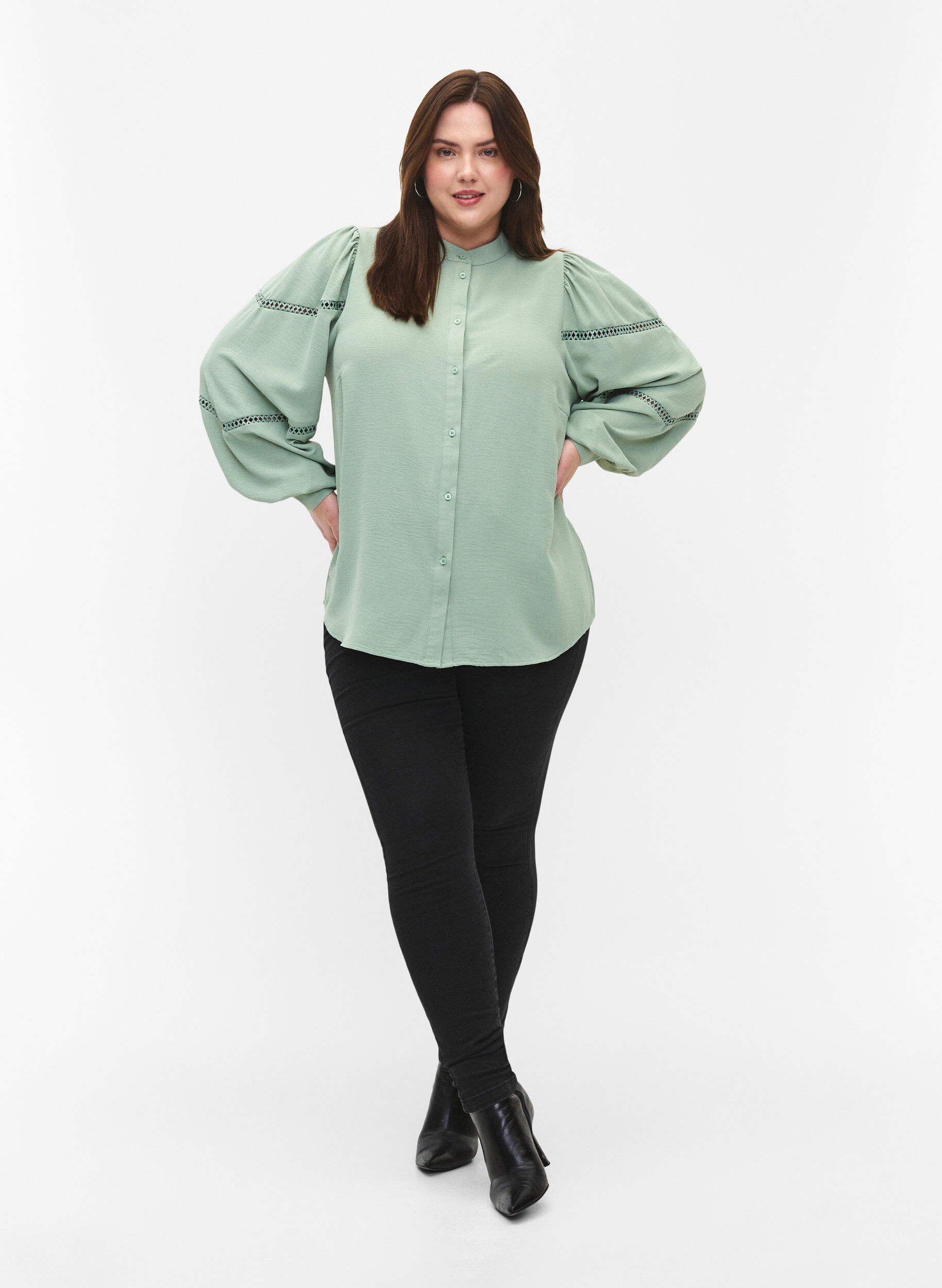 Zizzi  Hemdbluse mit geh&auml;kelten Verzierungen, Green Bay, Model image number 2
