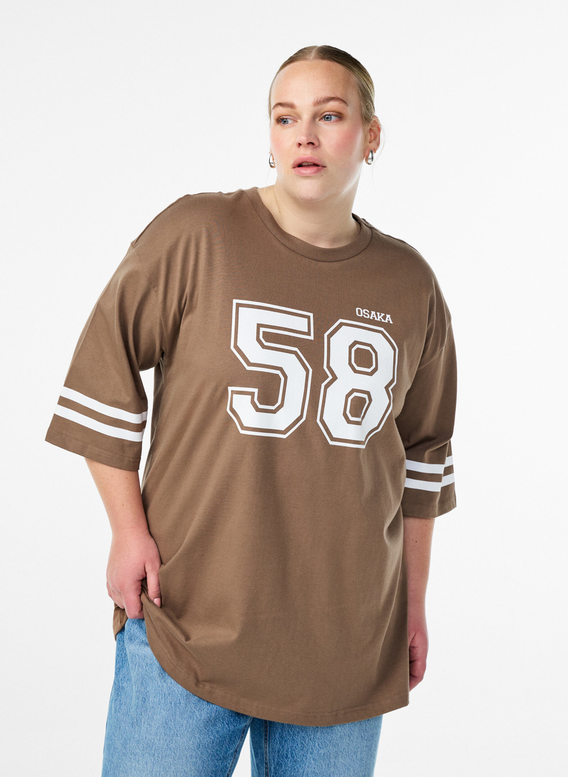 Oversize College-T-Shirt mit 3/4-&Auml;rmeln, Braun, Model