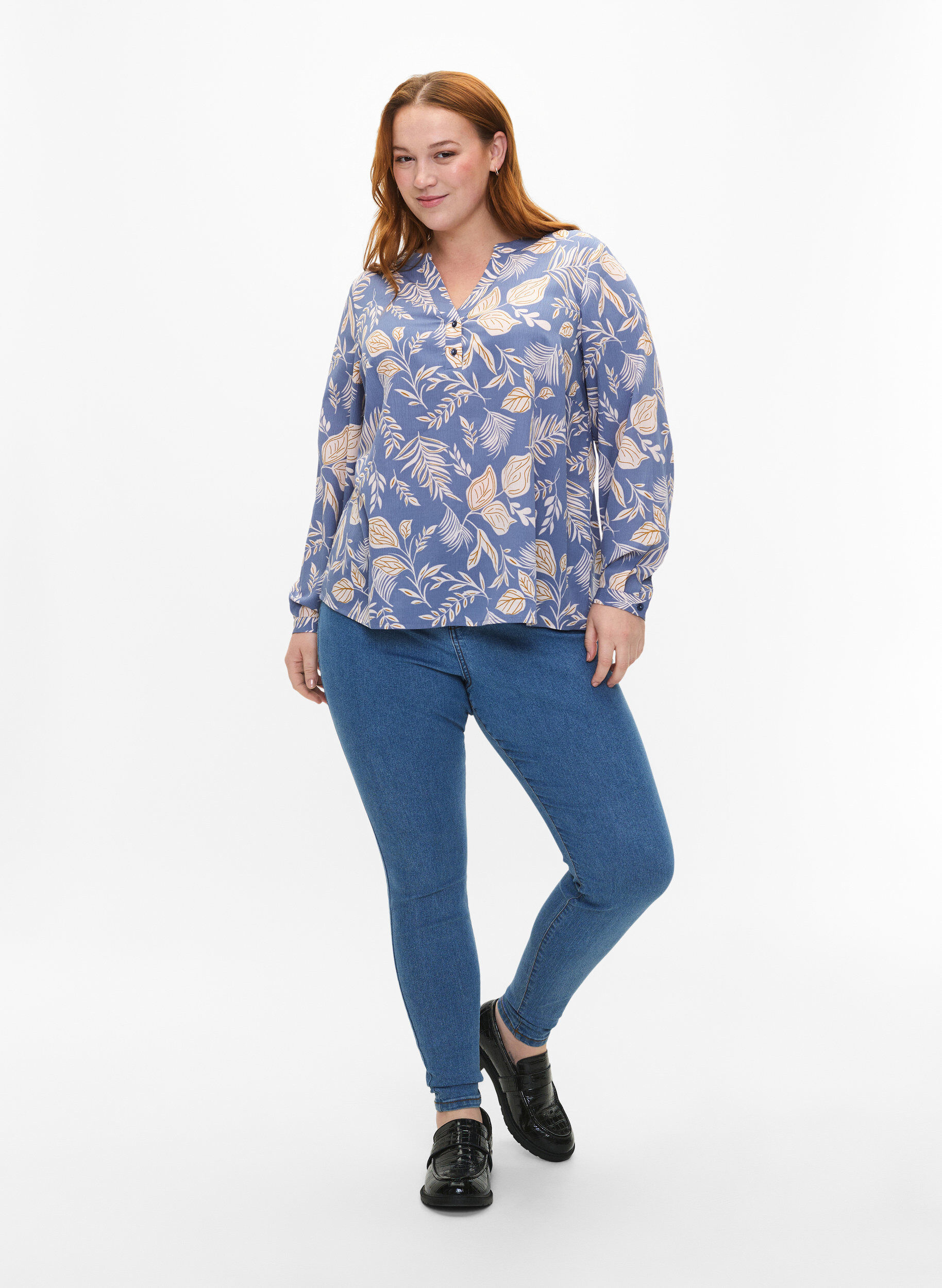 Zizzi FLASH &ndash; Lang&auml;rmlige Bluse mit Druck, Delft AOP, Model image number 2