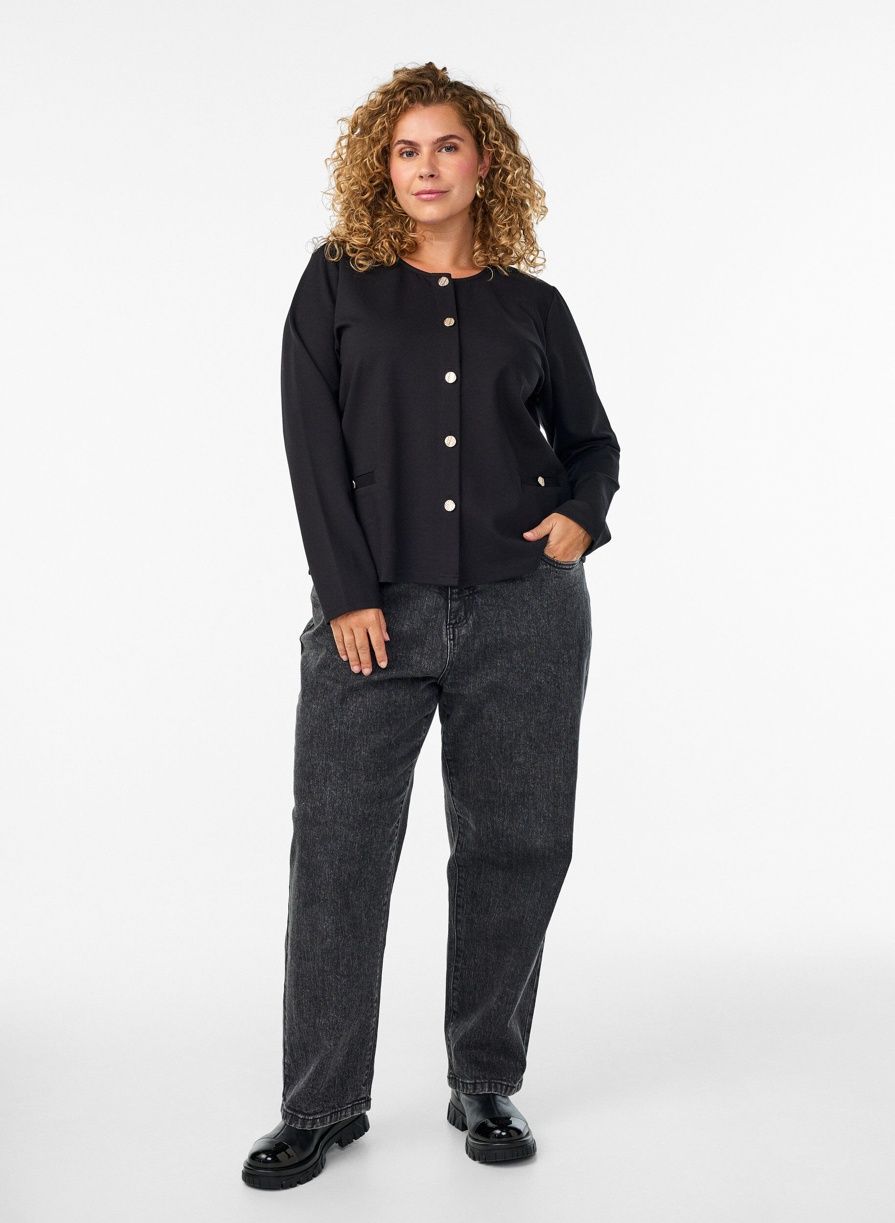 Zizzi Cardigan mit Zierkn&ouml;pfen, Schwarz, Model image number 1
