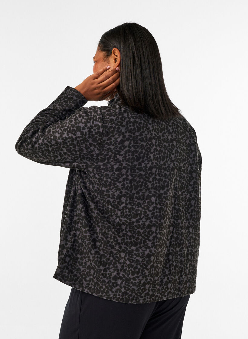 Fleecejacke mit Leopardenmuster und hohem Kragen, Schwarz, Model image number 2