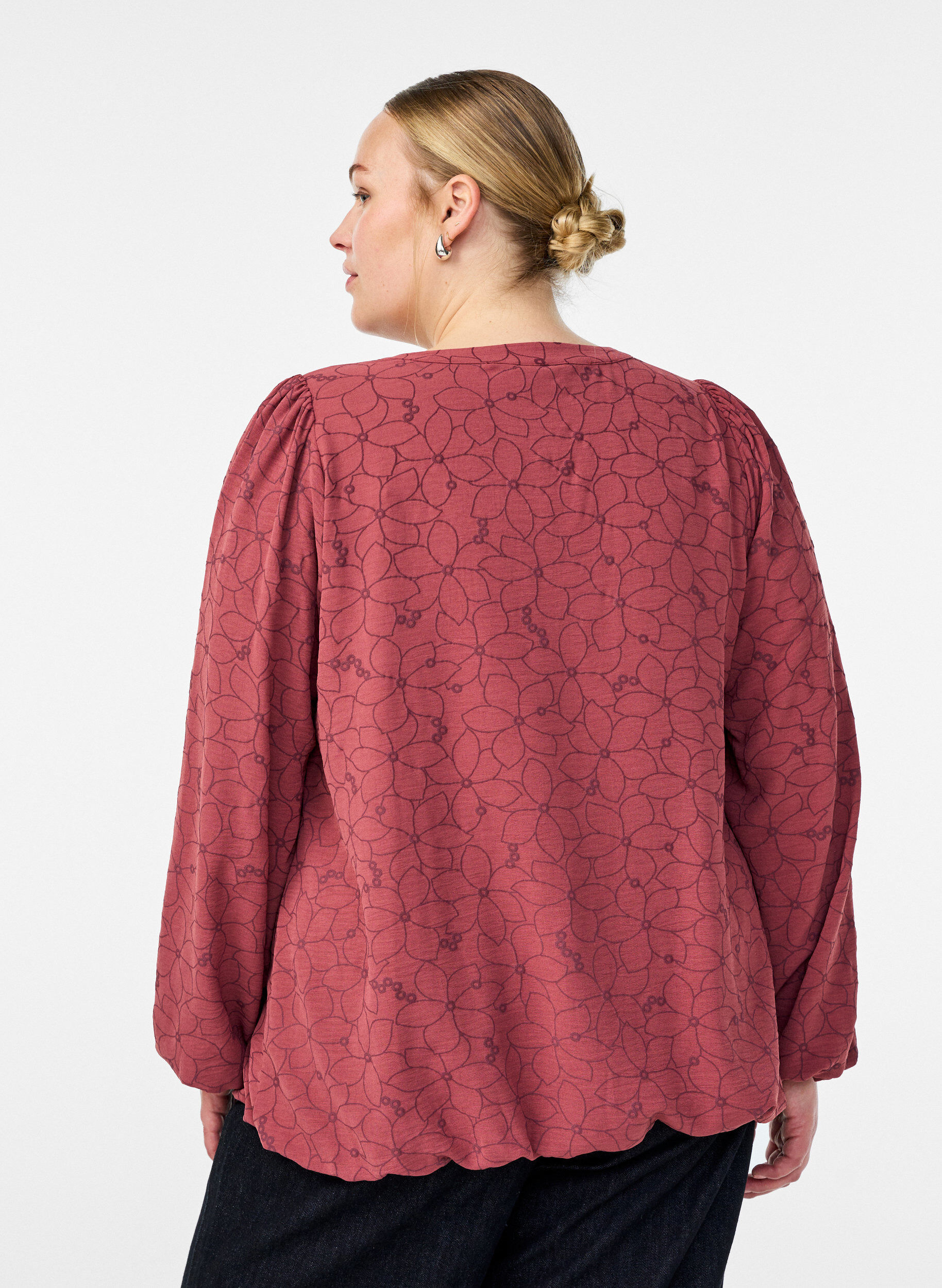 Zizzi Lang&auml;rmelige Bluse mit Blumenstickerei, Rot, Model image number 2