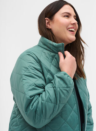 Gesteppte Leichtgewichtsjacke mit Reißverschluss und Taschen, Sagebrush Green, Model image number 2