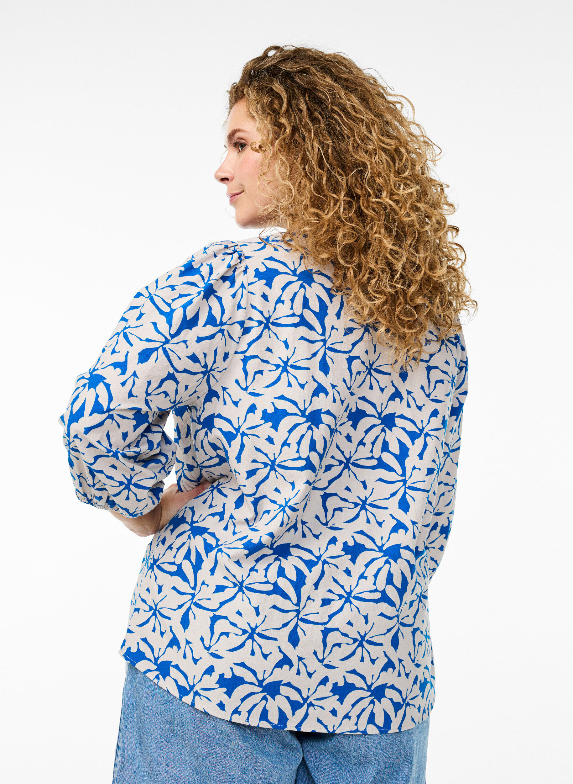 Zizzi Baumwollbluse mit 3/4-&Auml;rmeln und Blumenmuster, Blau, Model image number 2