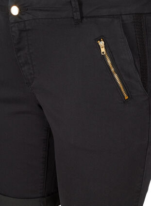Eng anliegende Shorts mit Taschen, Black, Packshot image number 2