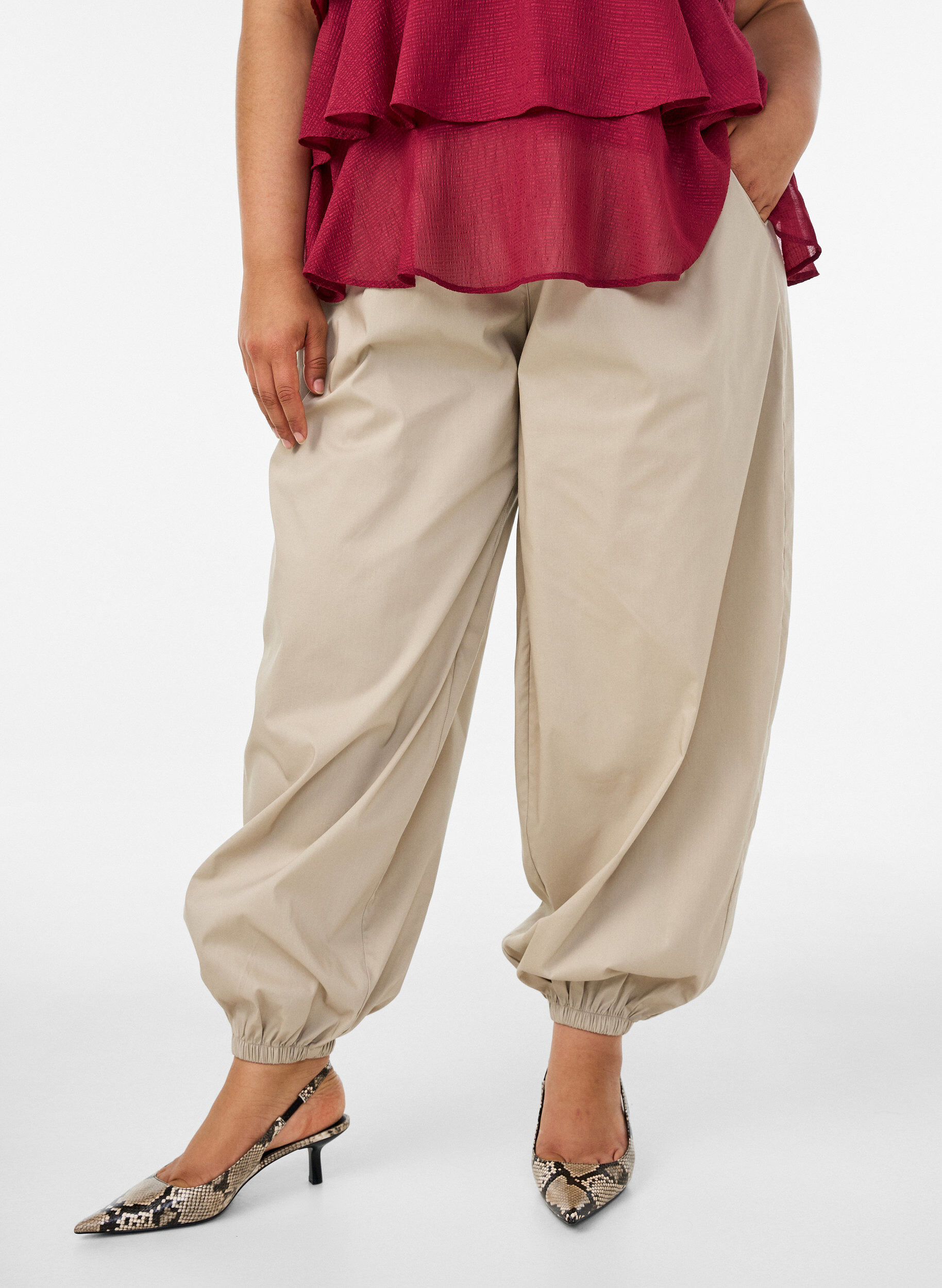 ZizziBallonhose mit Taschen und elastischem Bund, , Model image number 2