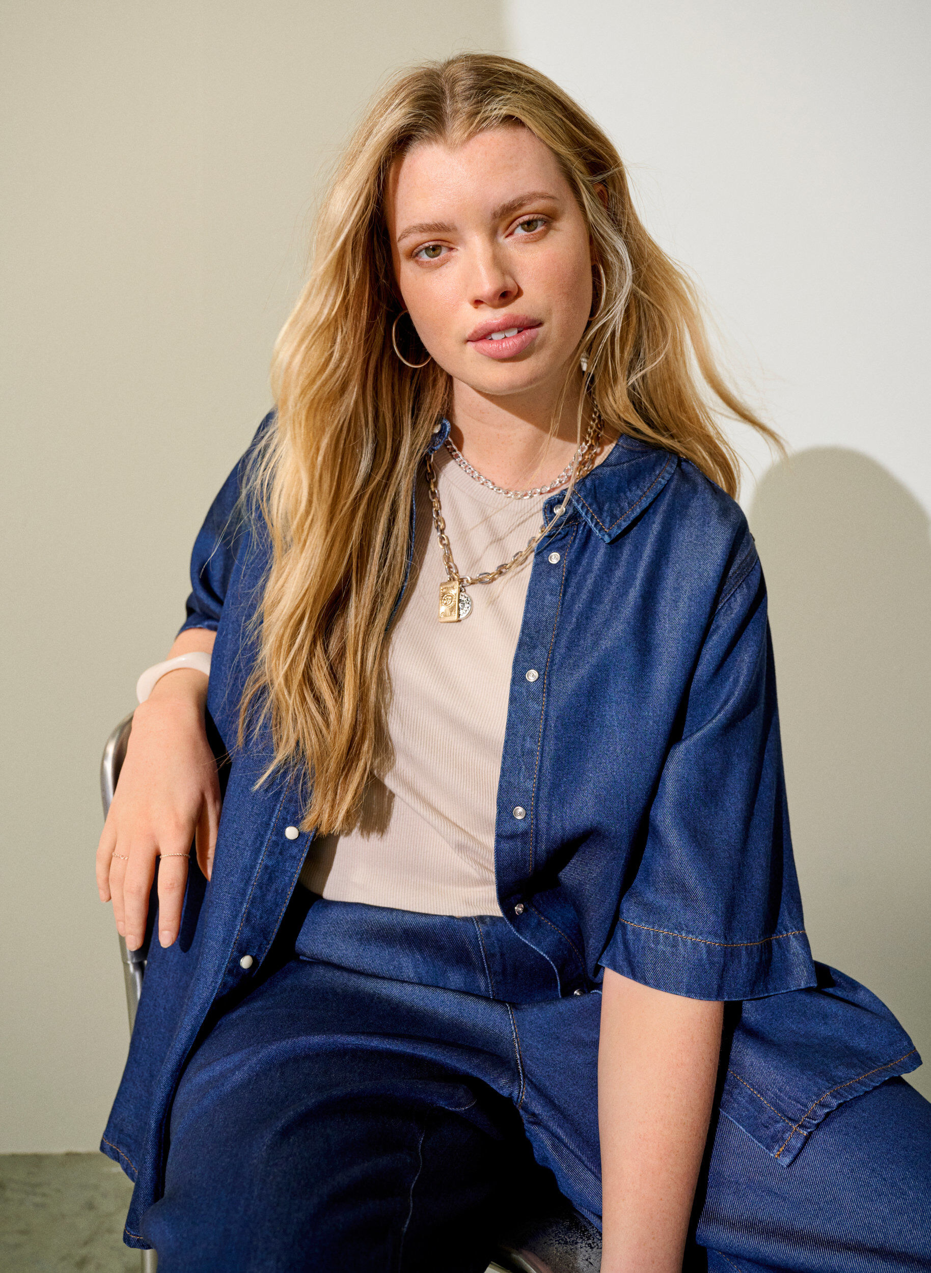 Zizzi Kurz&auml;rmeliges Hemd aus Lyocell in Jeans-Optik, Blau, Image image number 0