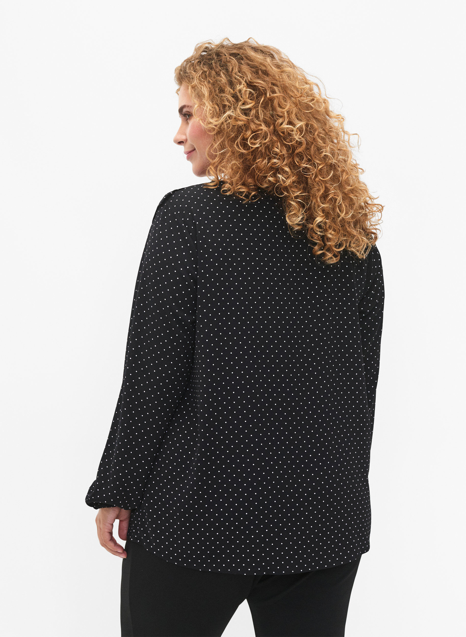 Zizzi Lang&auml;rmelige Bluse mit R&uuml;schen, Black Dot, Model image number 1