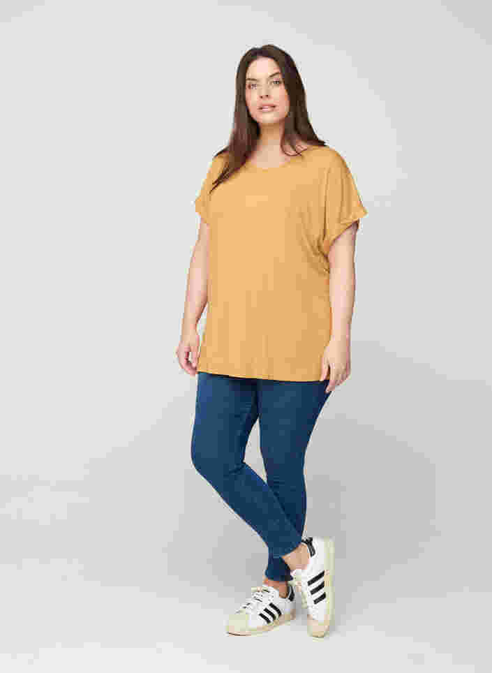 T-Shirt mit Rundhals, Honey Mustard , Model image number 2