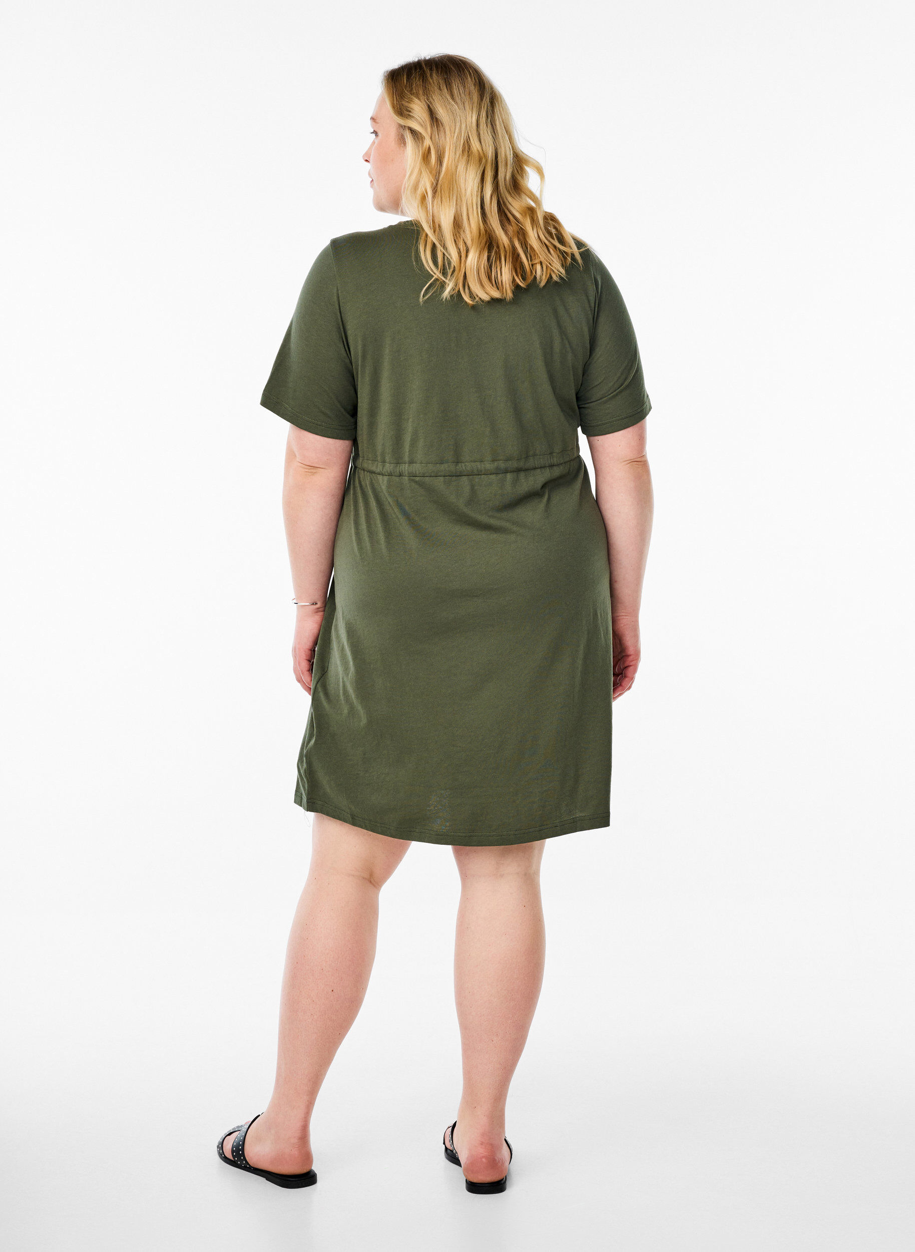 Zizzi FLASH &ndash; Kurzes T-Shirt-Kleid mit Bindeg&uuml;rtel, Gr&uuml;n, Model image number 2