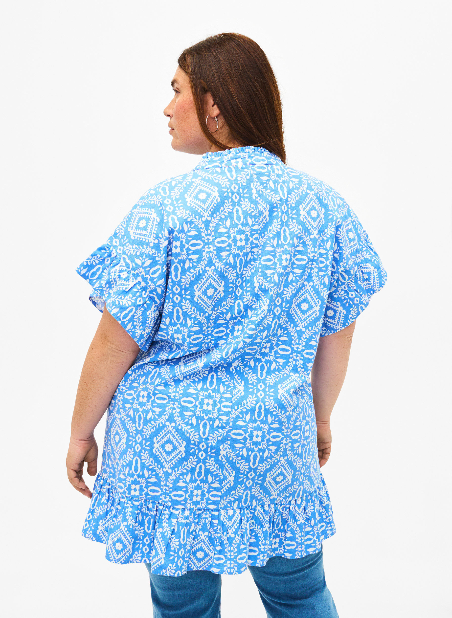 Zizzi Gebl&uuml;mte Tunika aus Baumwolle, Marina Flower AOP, Model image number 1