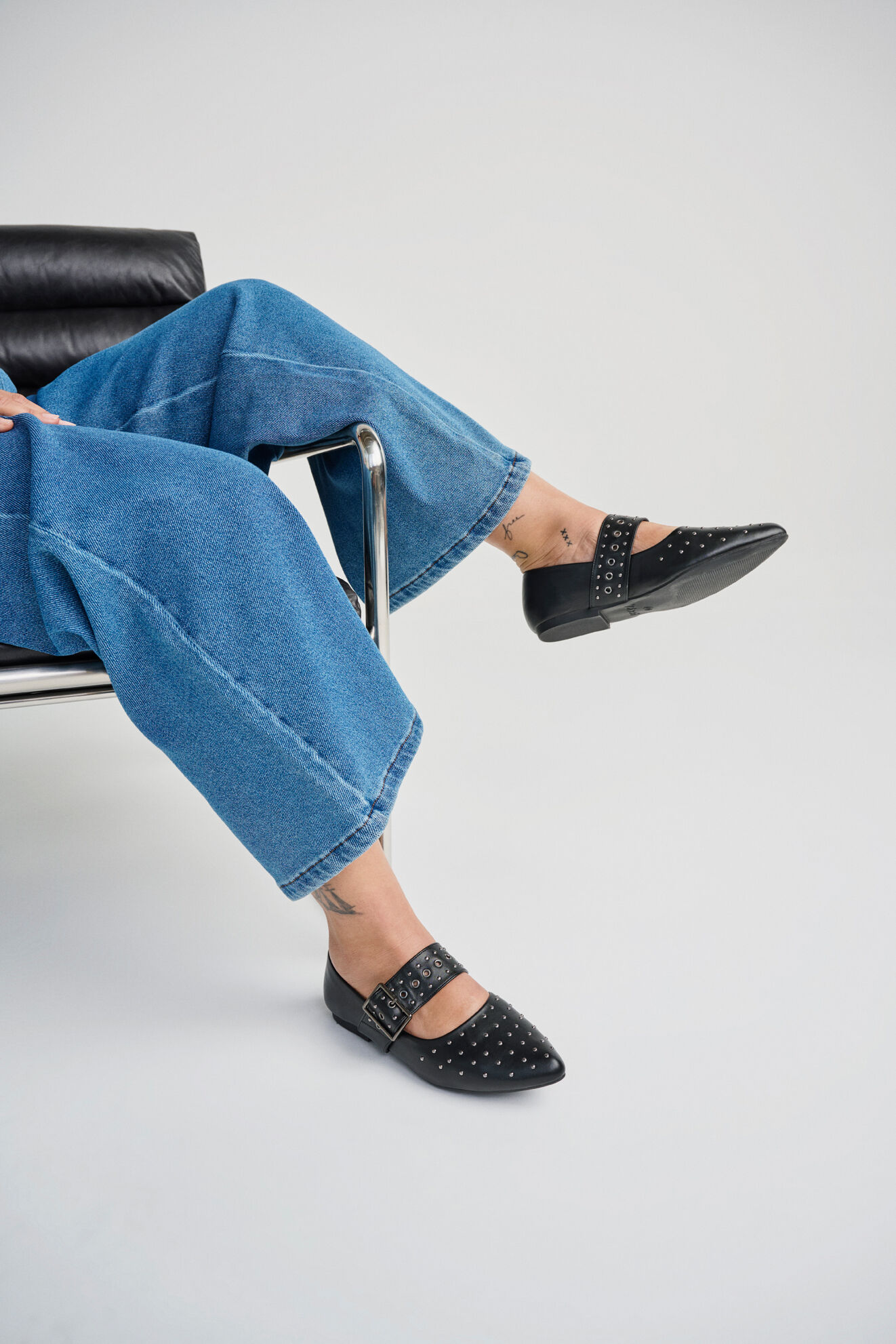 Zizzi Ballerina mit Schnalle und Nieten, , Model