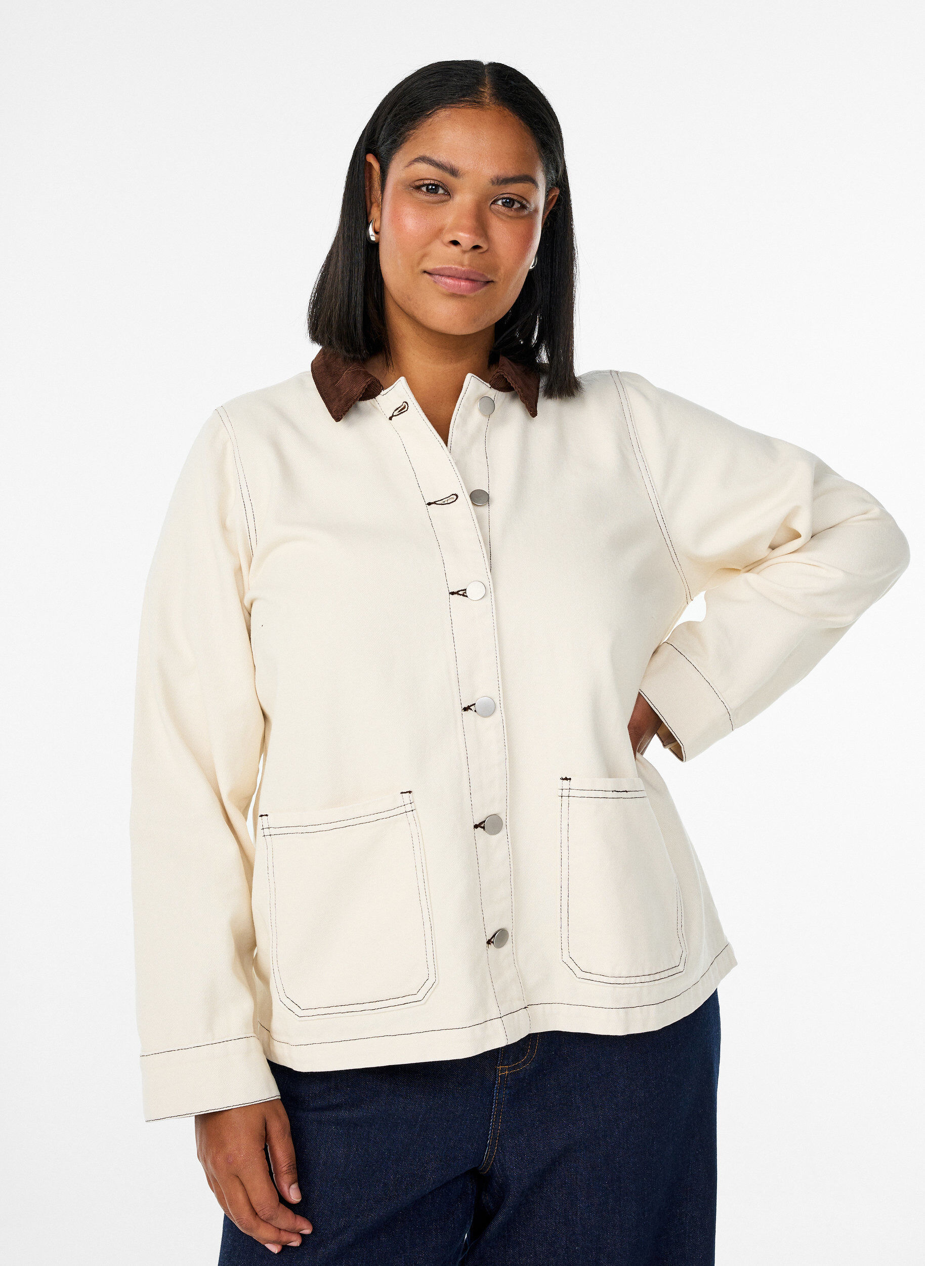 Zizzi Farbige Jeansjacke mit Kontrastkragen, Vanille, Model image number 0