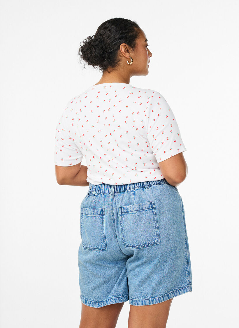 Locker geschnittene Jeansshorts mit hoher Taille, Blau, Model image number 2