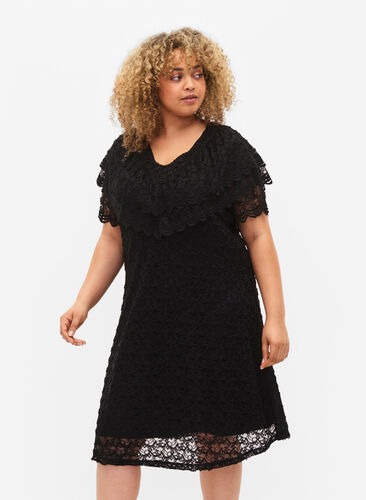 Kurzärmeliges Kleid aus Spitze mit breiten Rüschen, Black, Model image number 0