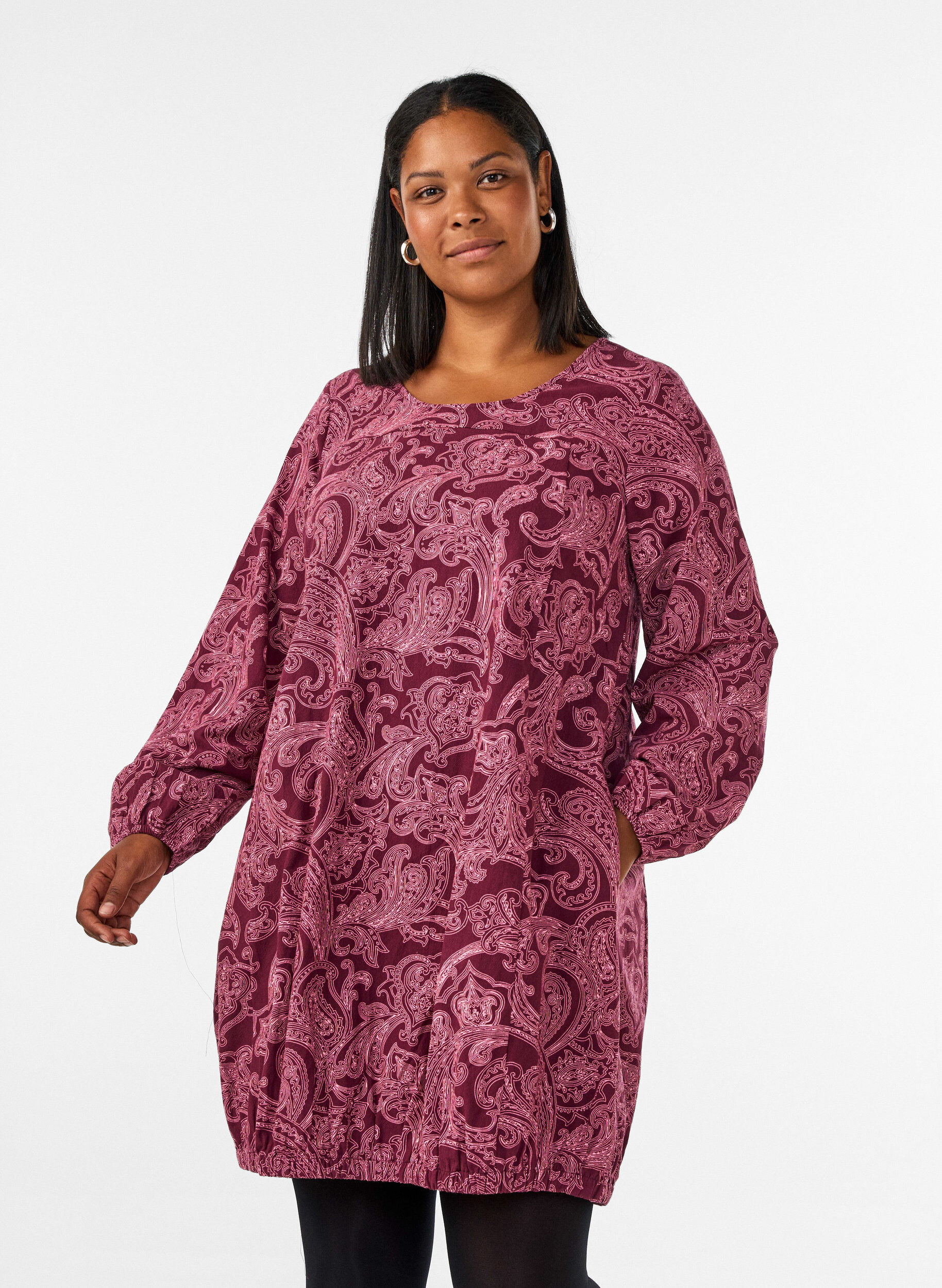 ZizziKurzes Baumwollkleid mit Gummisaum und langen &Auml;rmeln, Dunkles Bordeaux, Model image number 0