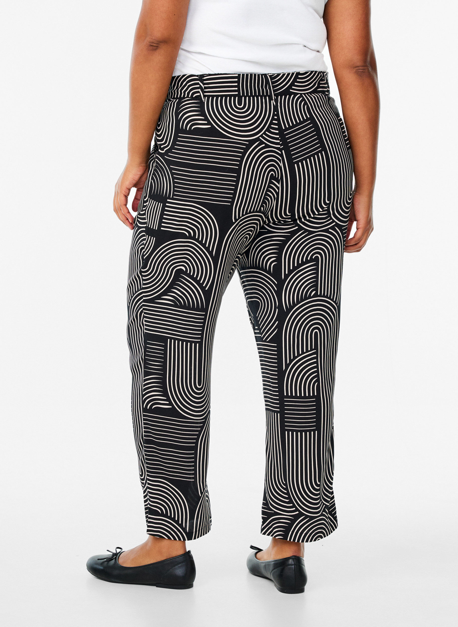 Zizzi Hose mit hohem Bund aus Viskose, Schwarz, Model image number 1