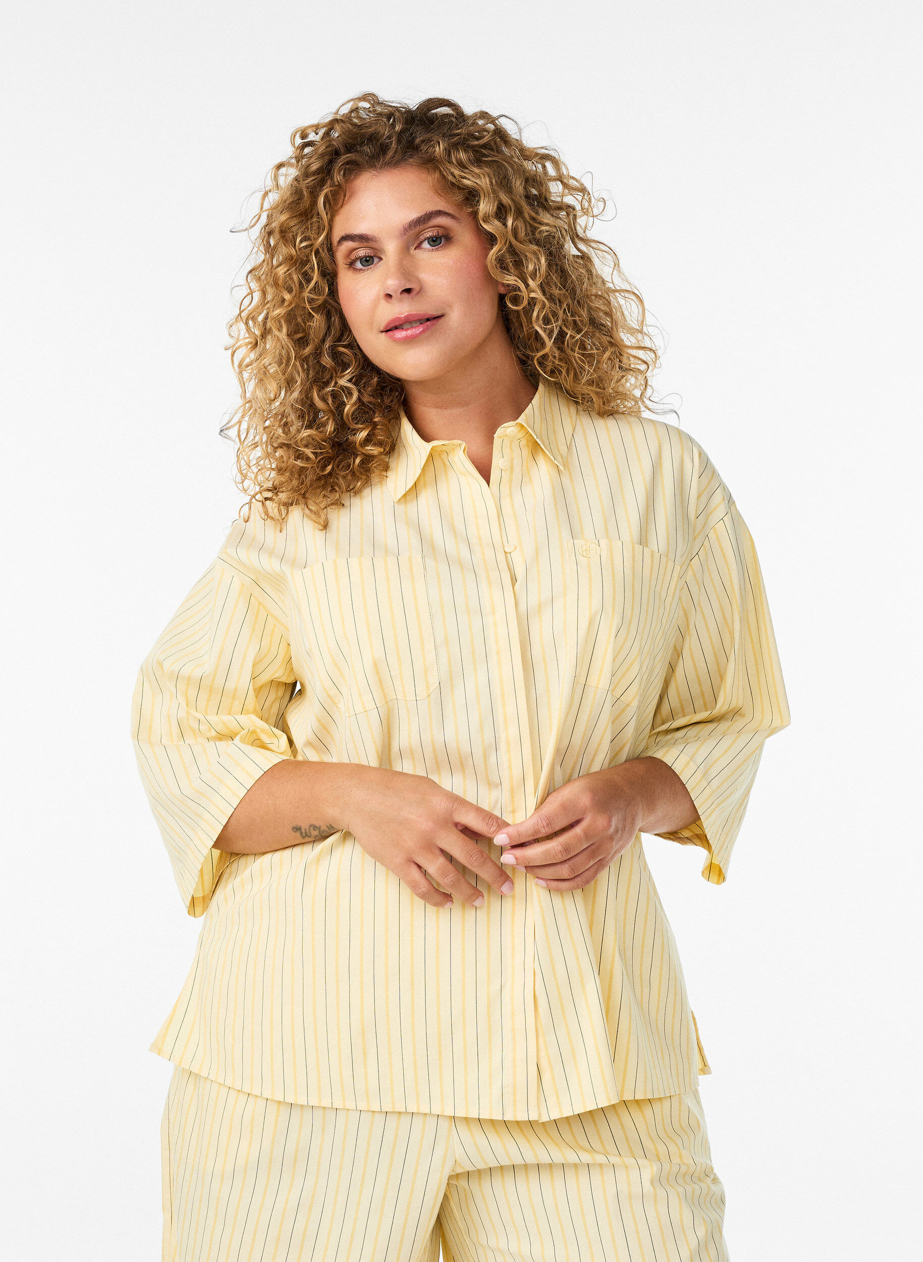 Gestreifte Bluse in lockerer Passform, Gelb, Model