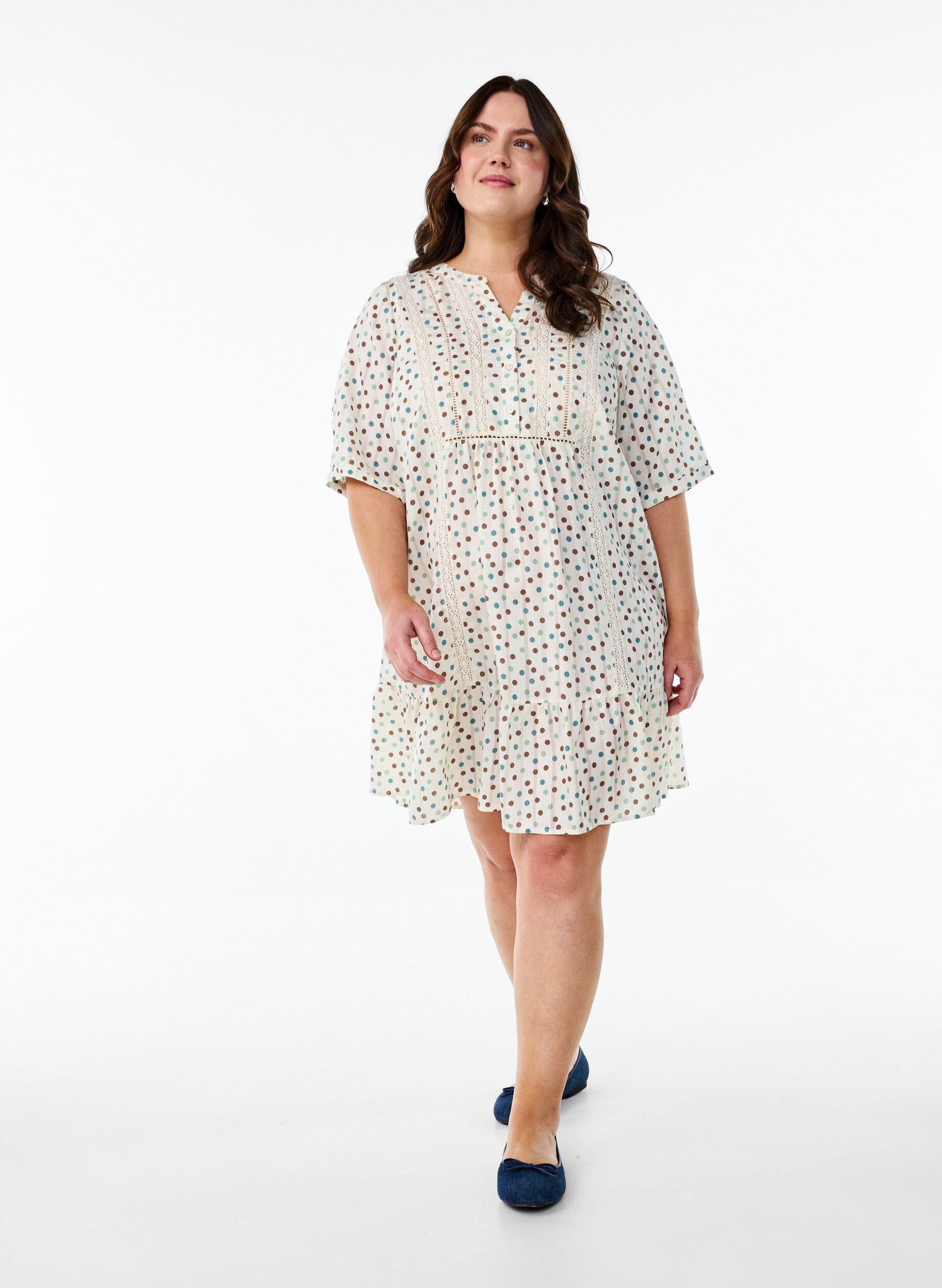 Zizzi Kurzes Viskosekleid mit Spitzenbesatz und A-Linien-Schnitt, Wei&szlig;, Model image number 1