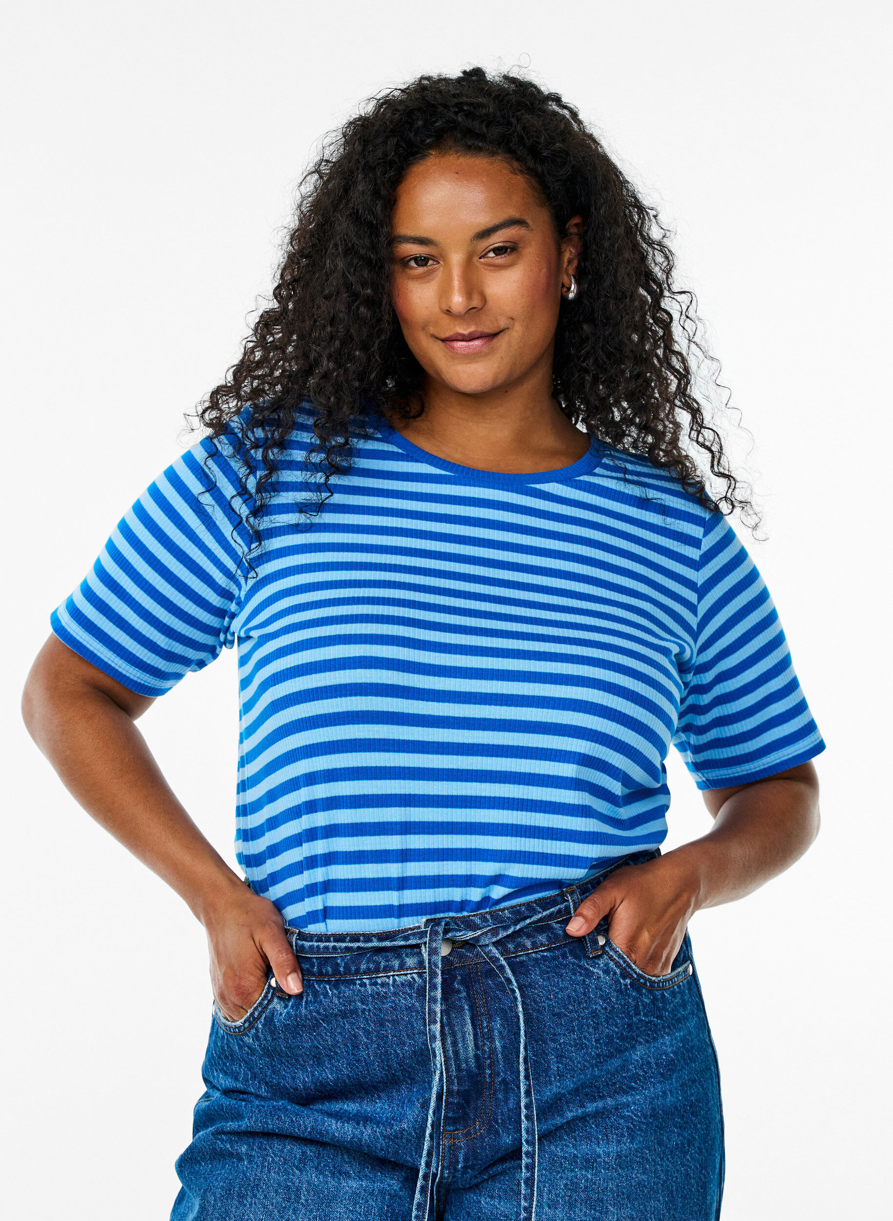 Zizzi Gestreiftes T-Shirt mit gerippter Struktur, Blau, Model image number 0