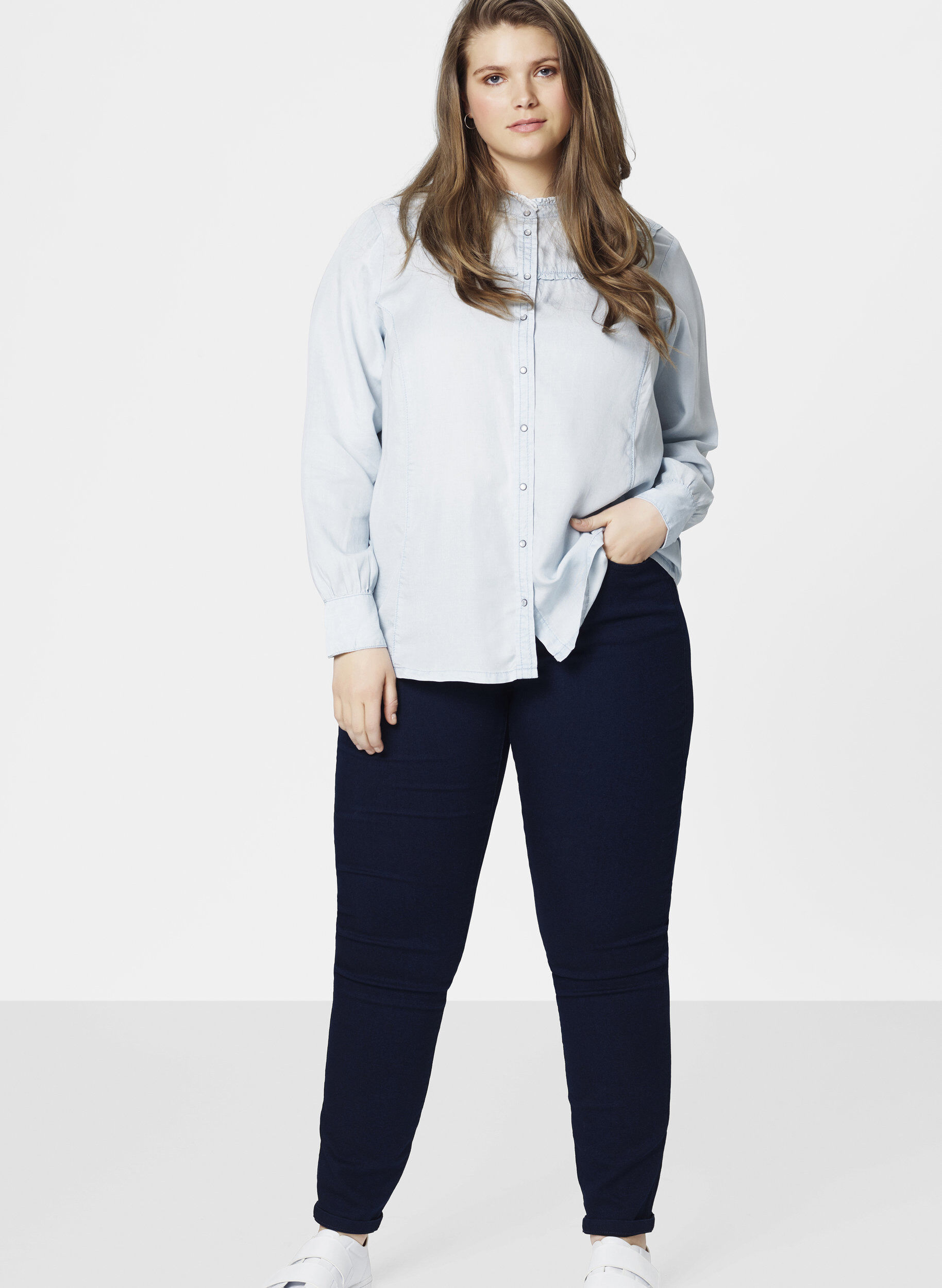 Zizzi Hochtaillierte Super Slim Amy Jeans, Blau, Model image number 2