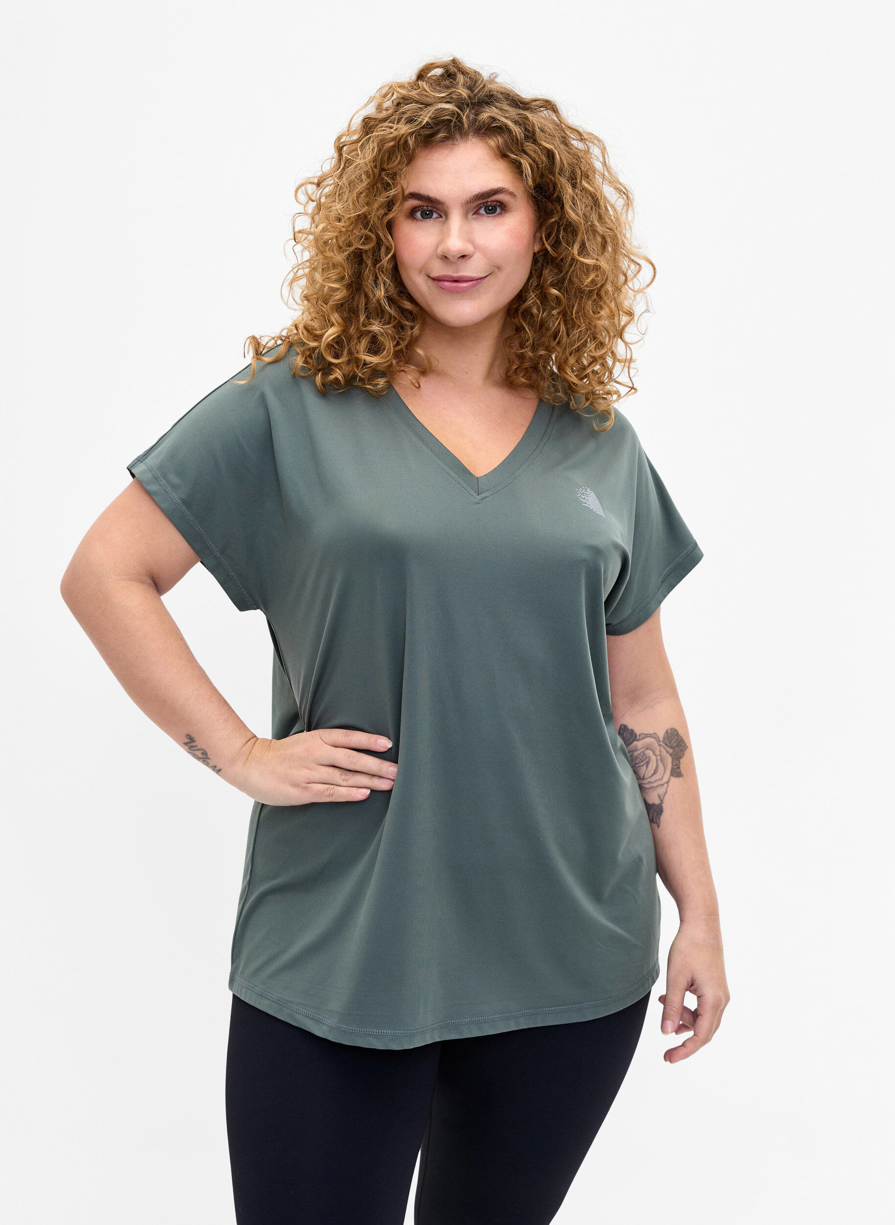 Zizzi Lockeres Trainings-T-Shirt mit V-Ausschnitt, Balsam Green, Model image number 0