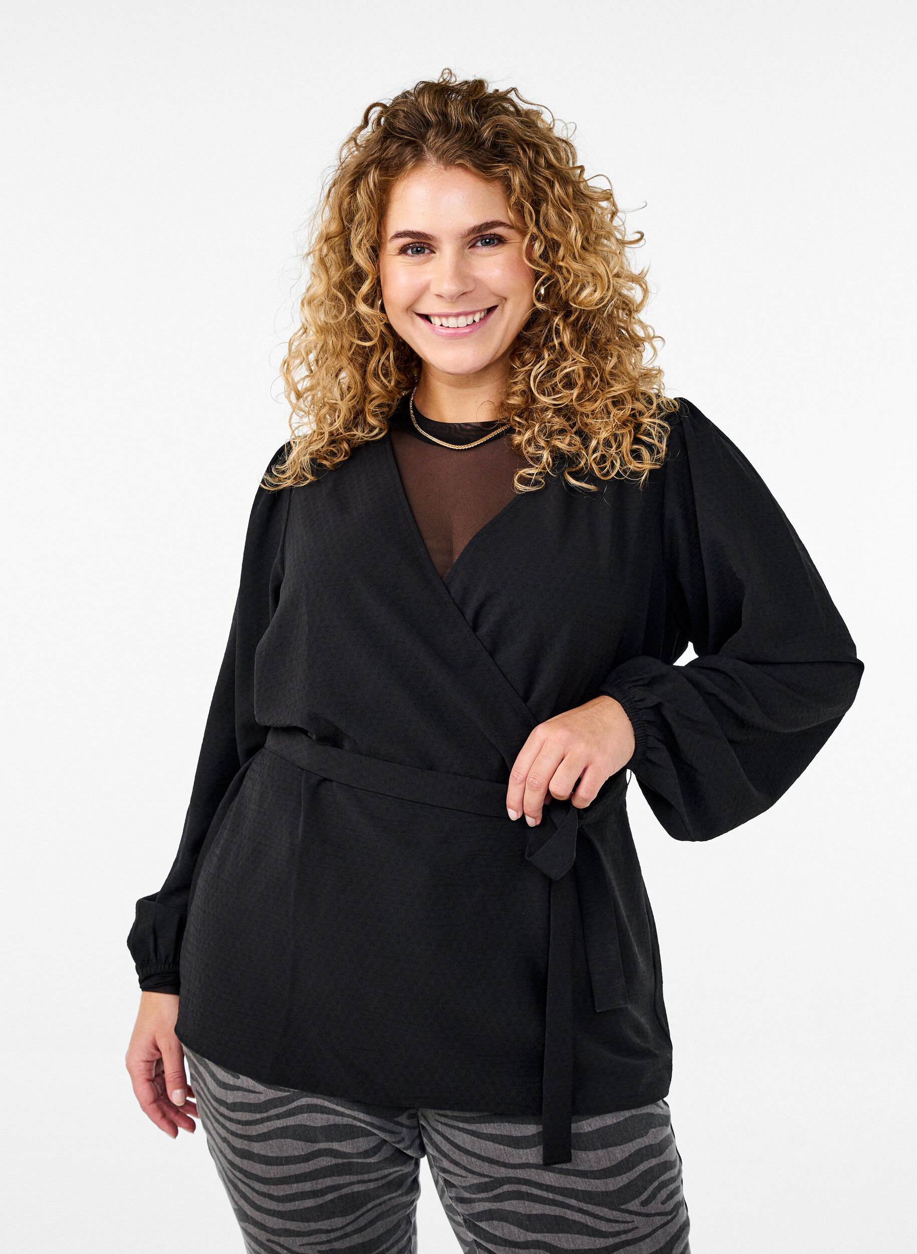 Zizzi Wickelbluse mit Bindeband und langen &Auml;rmeln, Schwarz, Model image number 0