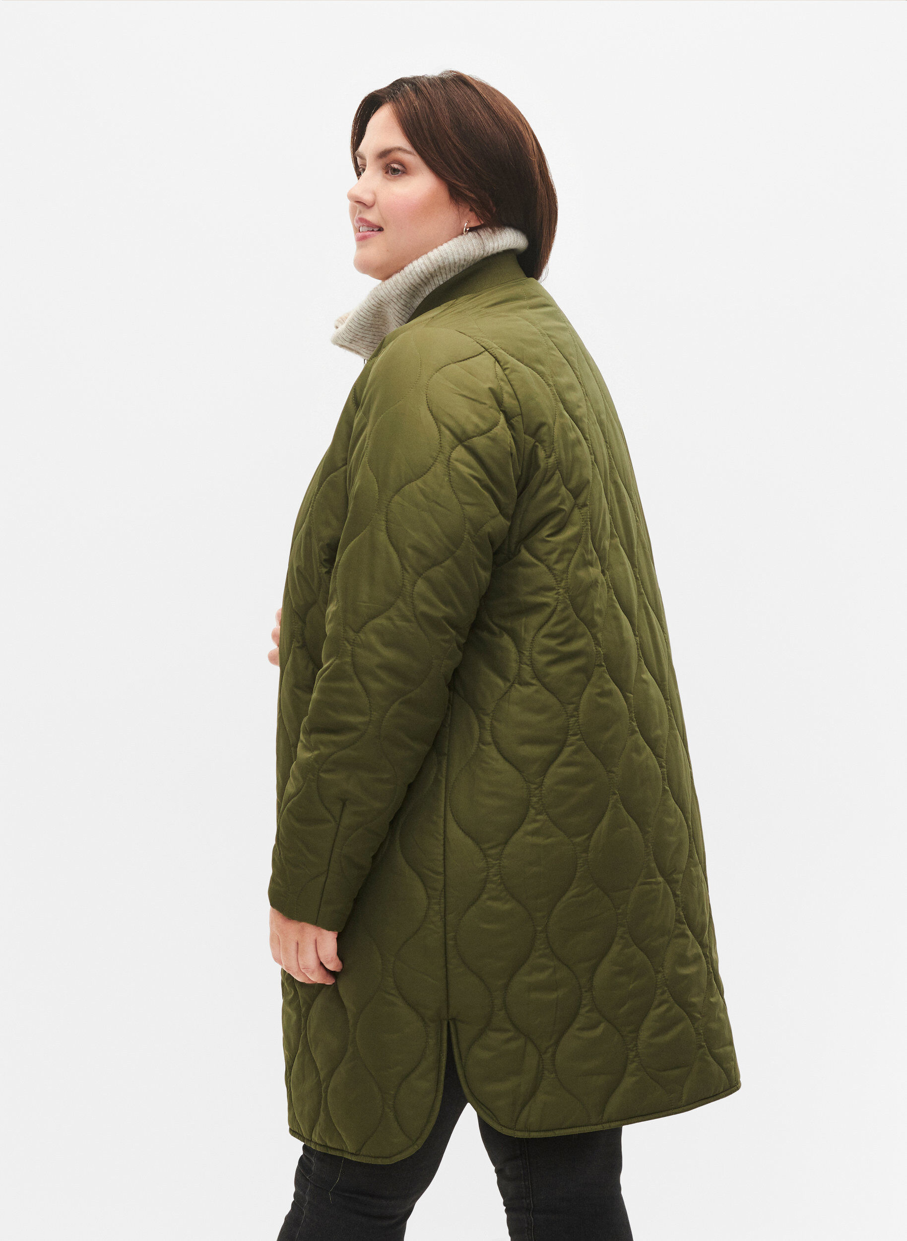 Zizzi Lange gef&uuml;tterte Jacke mit Taschen und Rei&szlig;verschluss, Winter Moss, Model image number 1