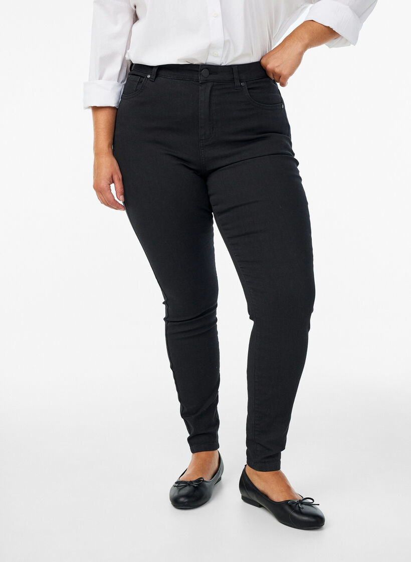 Amy Super Slim Fit Jeans mit hoher Taille, Schwarz, Model image number 2