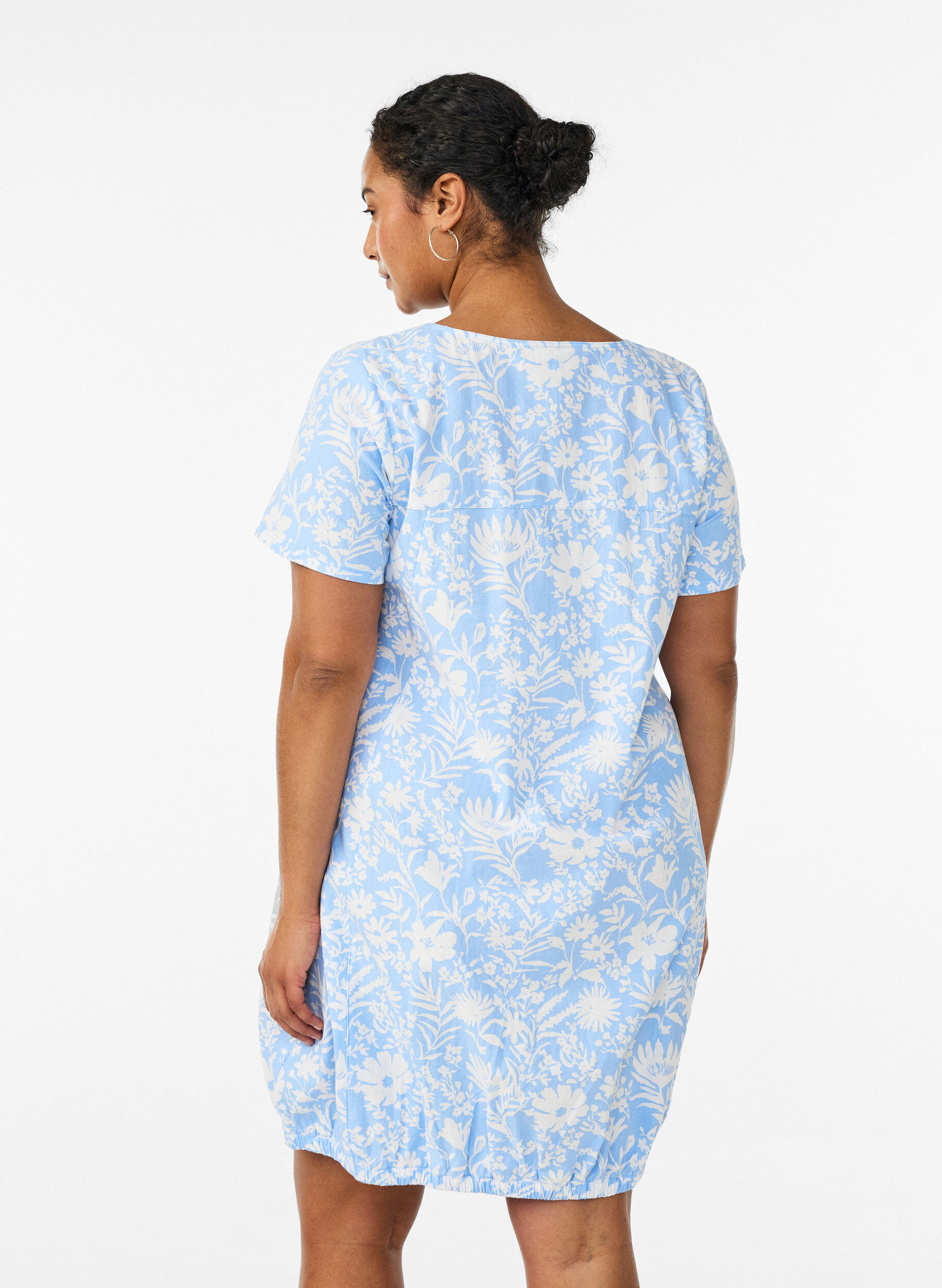 Zizzi Kurz&auml;rmliges Baumwollkleid mit Aufdruck, Vanille, Model image number 2