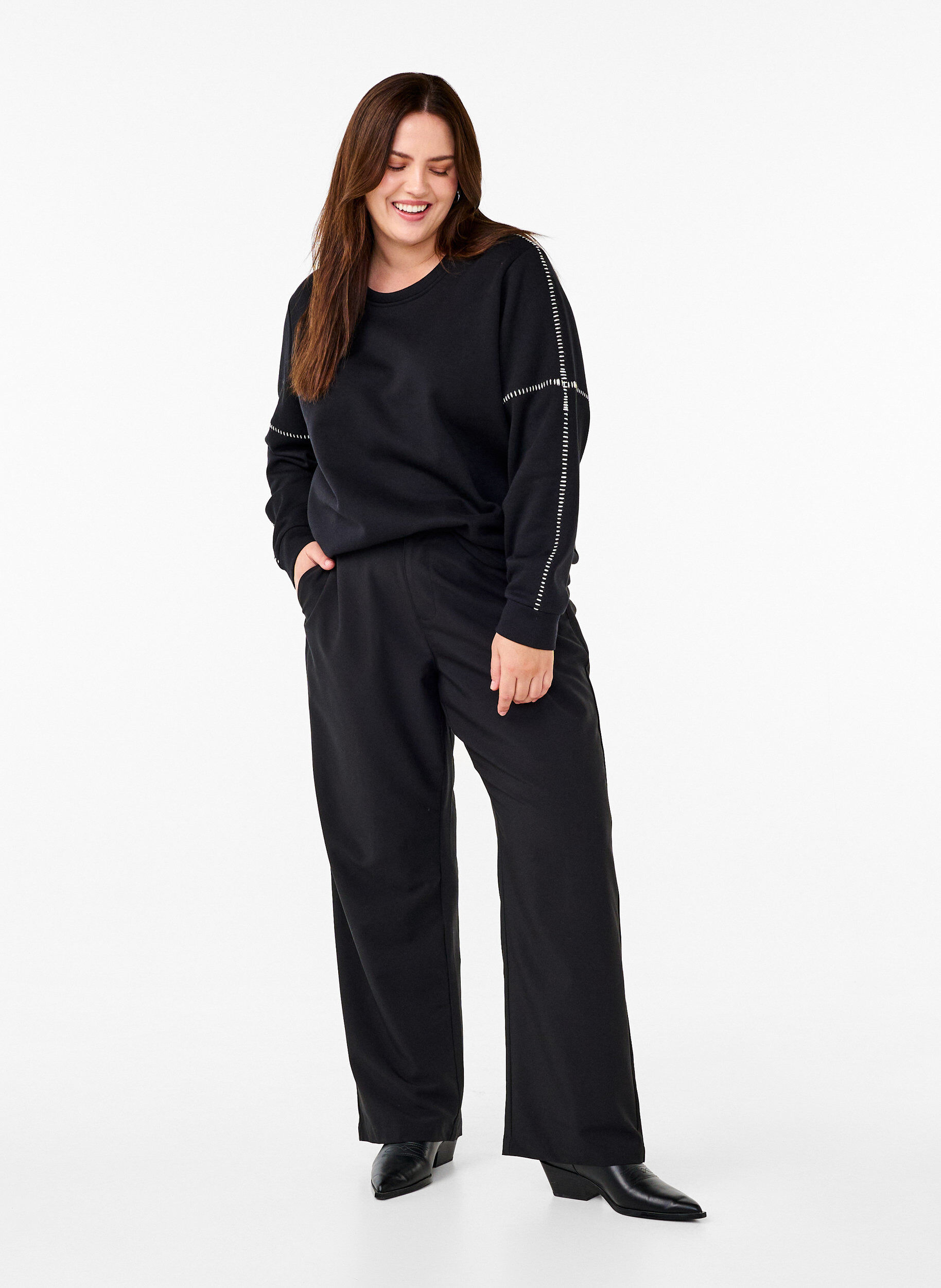 Zizzi Sweatshirt mit Kontrastn&auml;hten, Black, Model image number 2