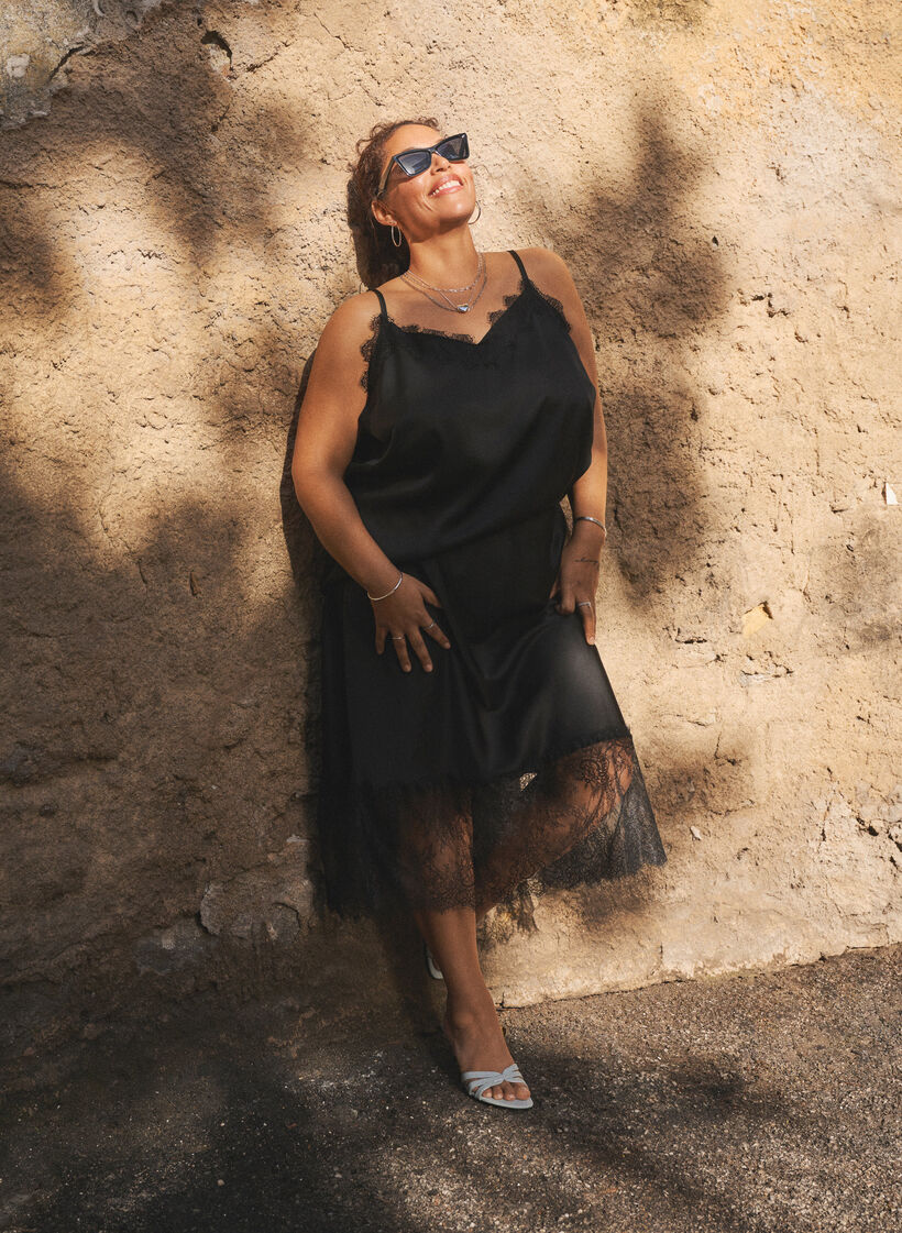 Rock in Satin-Optik mit Spitzen, Schwarz, Image image number 0