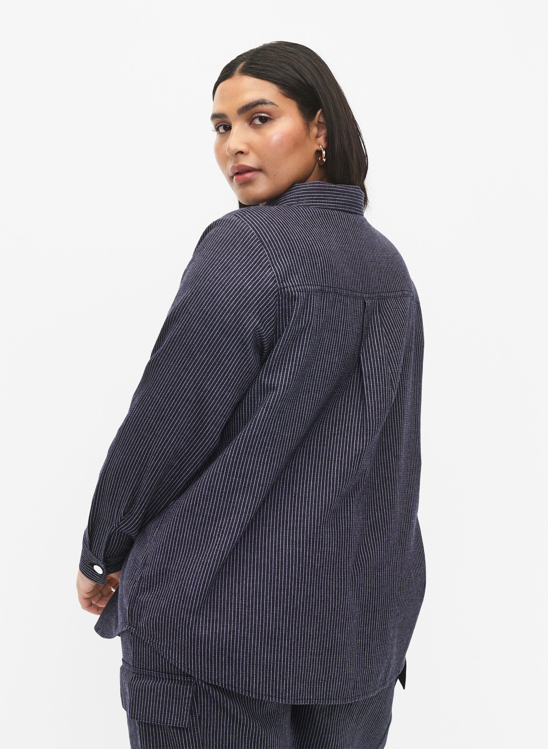 Zizzi Baumwollhemd mit Nadelstreifen, Dark Blue Stripe, Model image number 1