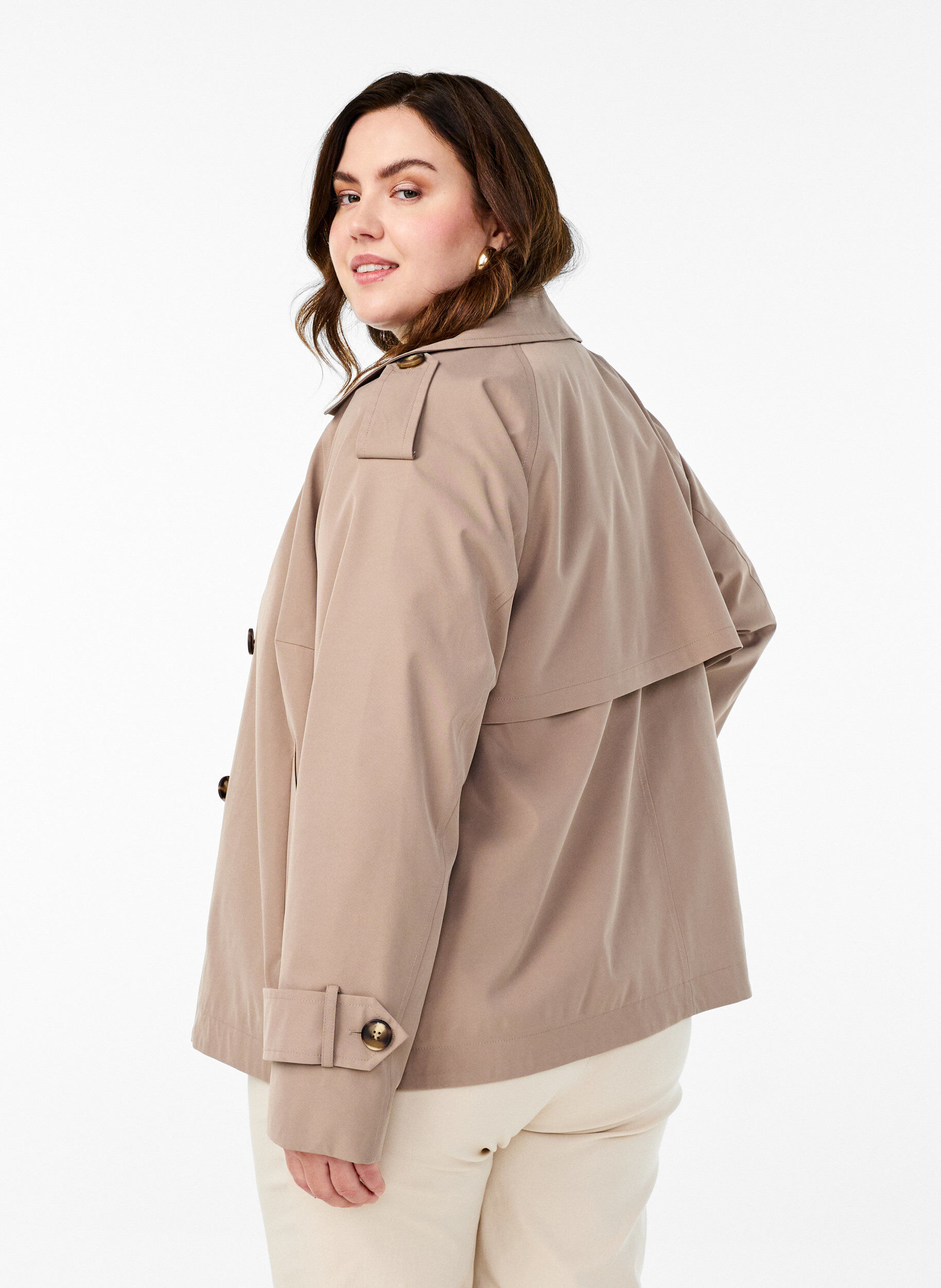 Zizzi Kurzer Trenchcoat mit klassischen Details, Grau, Model image number 2