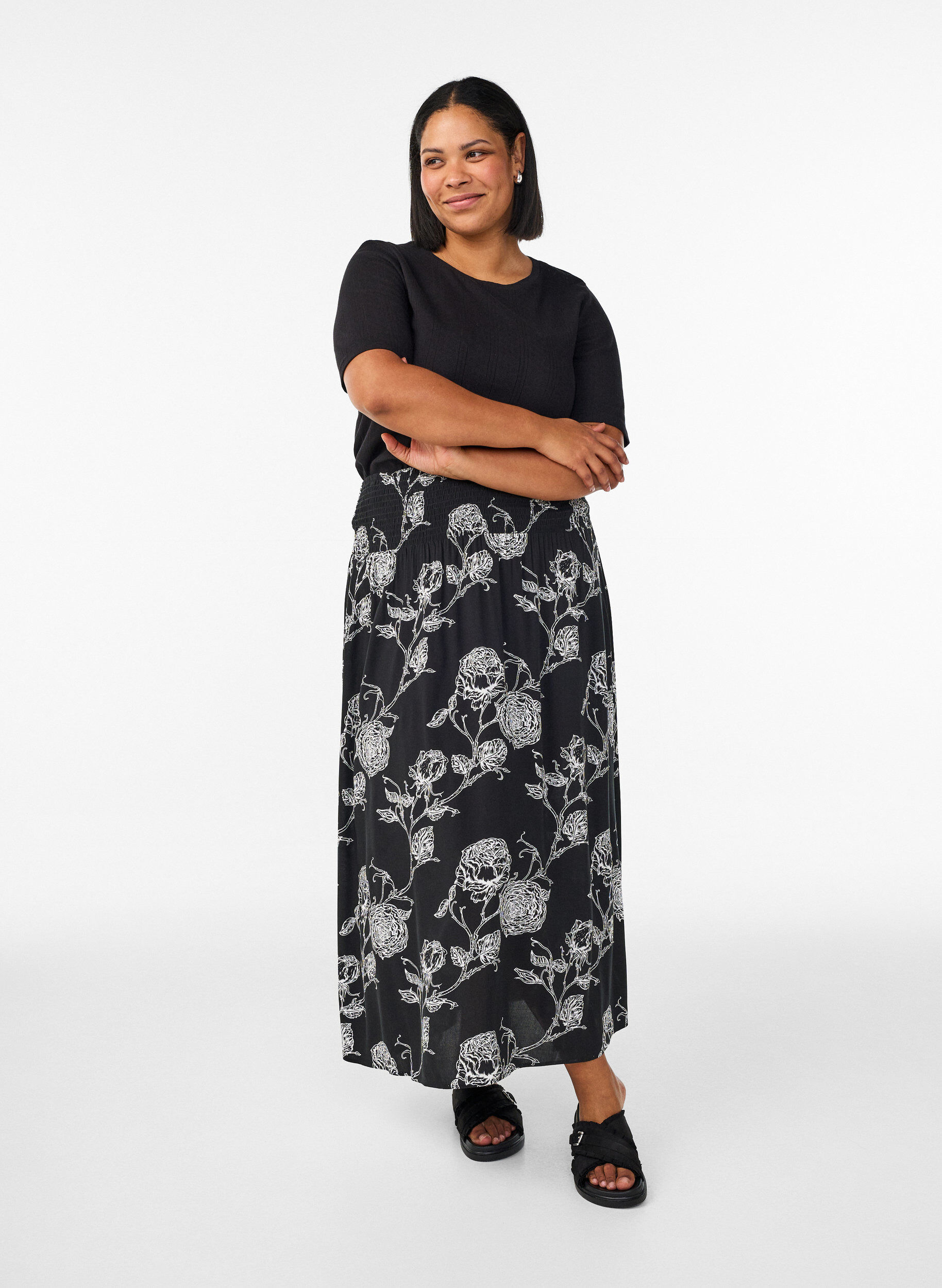 Maxirock aus Viskose mit Smock, Schwarz, Model