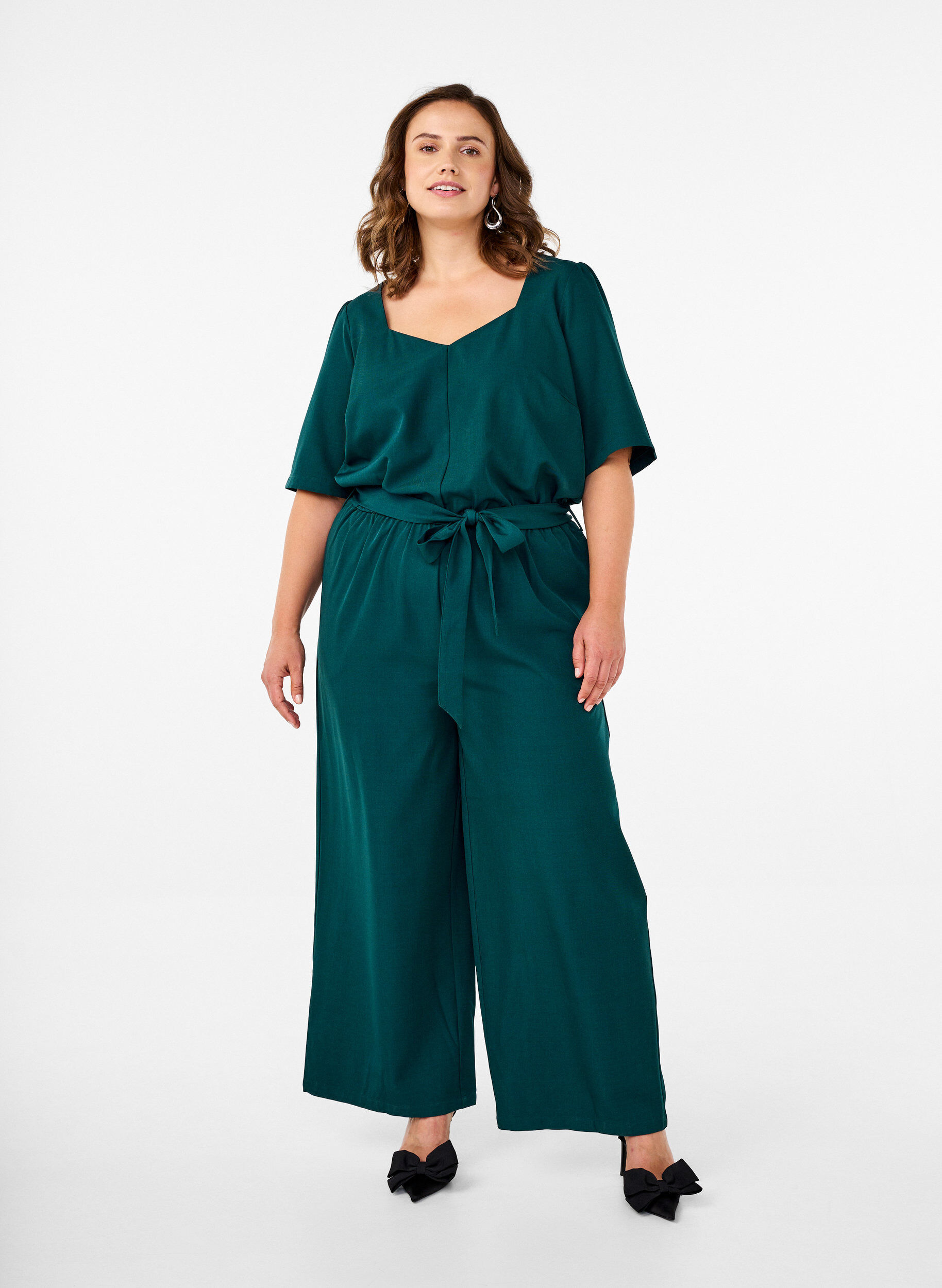 Zizzi Jumpsuit mit G&uuml;rtel und kurzen &Auml;rmeln, Sea Moss Melange, Model image number 0