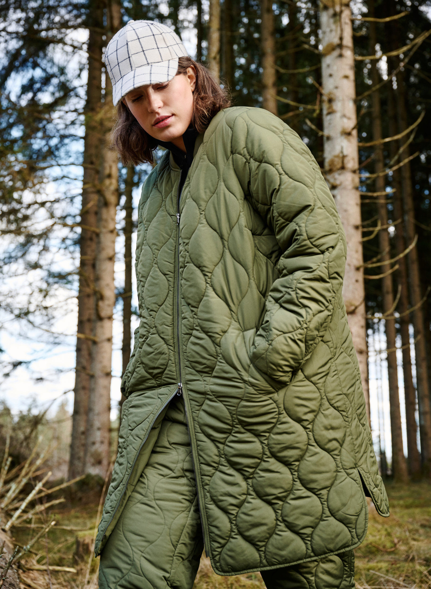 Zizzi Lange gef&uuml;tterte Jacke mit Taschen und Rei&szlig;verschluss, Winter Moss, Image image number 0