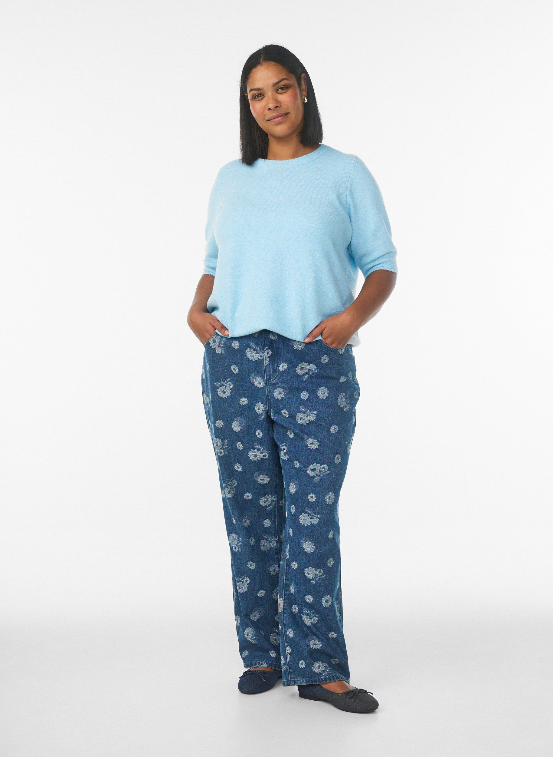 Zizzi Bluse aus Strick mit kurzen &Auml;rmeln, Blau, Model image number 0