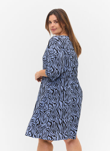 Kleid mit Knöpfen und 3/4-Ärmeln, Blue Zebra, Model image number 1