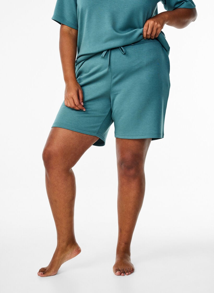 Shorts aus Modalmischung mit Taschen, Gr&uuml;n, Model image number 3