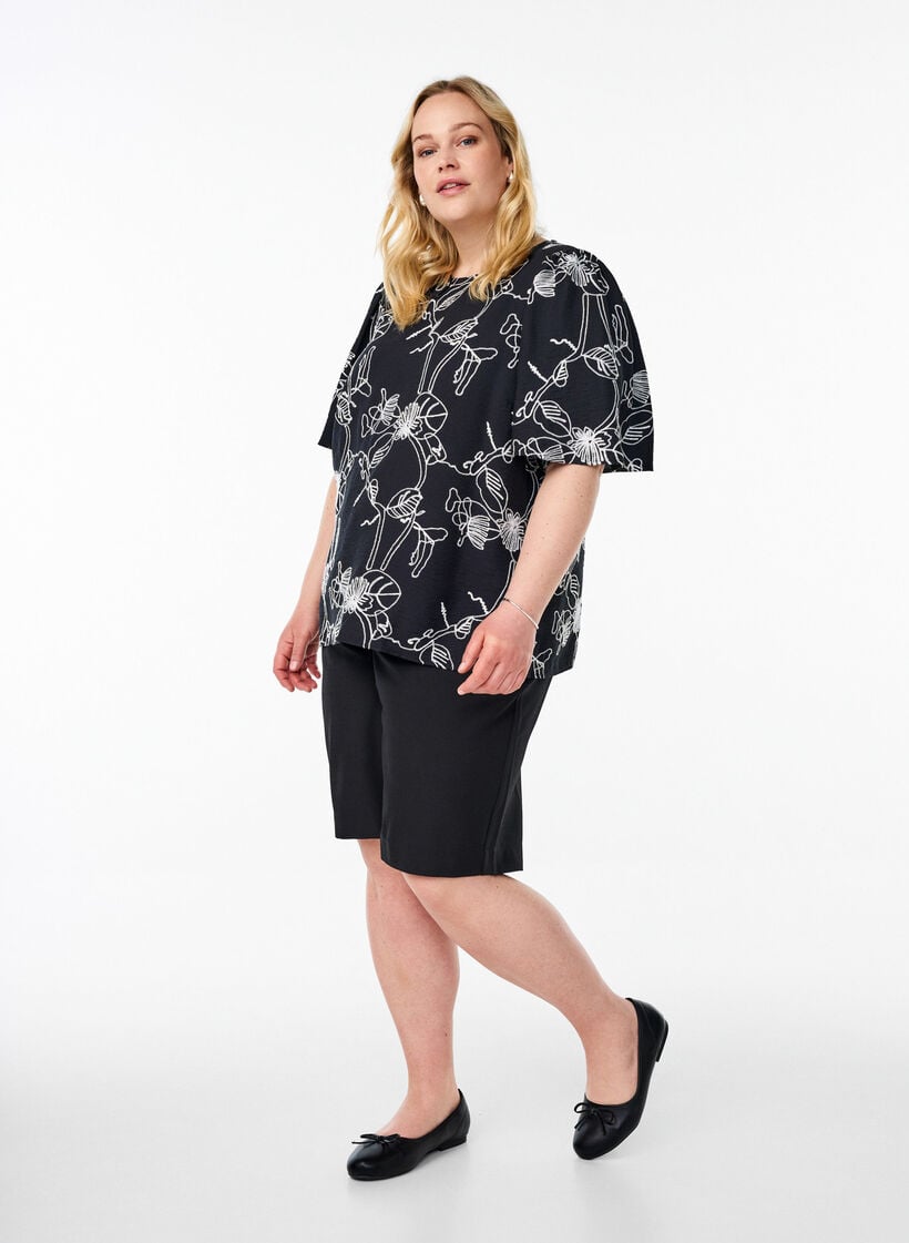Kurzärmelige Bluse mit Stickmuster, Schwarz, Model image number 1