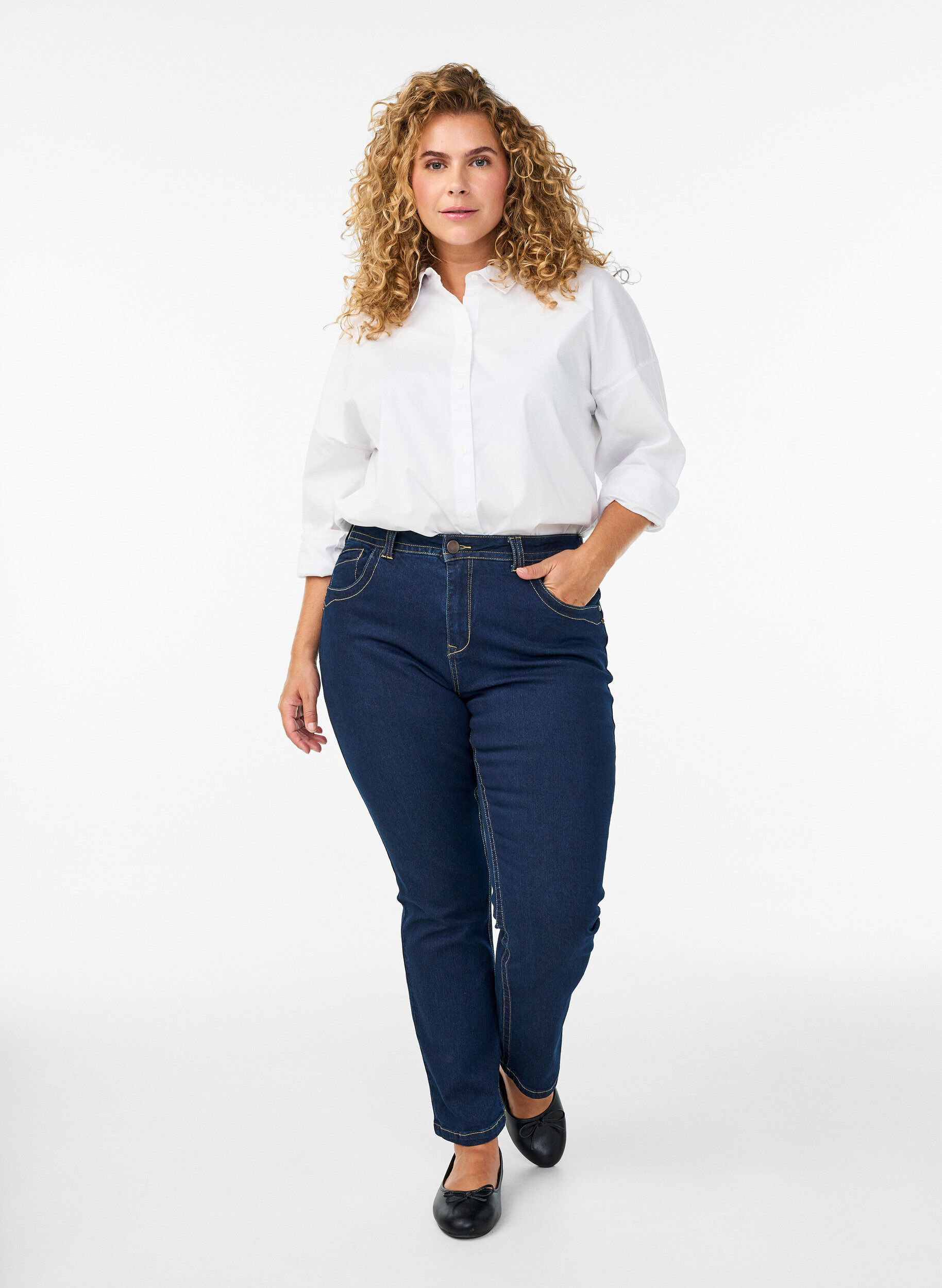 Slim Fit Vilma Jeans mit hoher Taille, Blau, Model