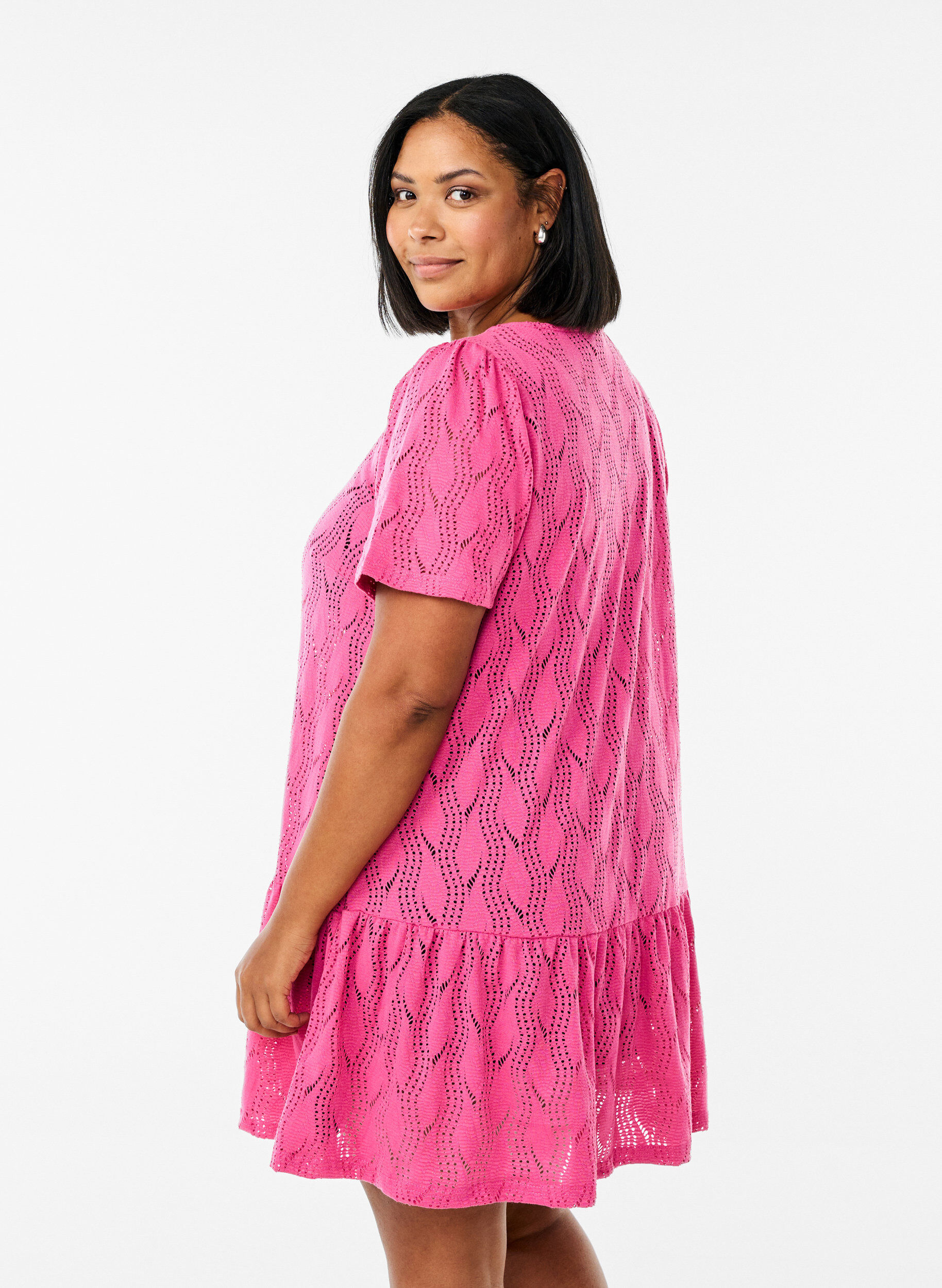 Zizzi Kurzes Jerseykleid mit Lochmuster, Pink, Model image number 2