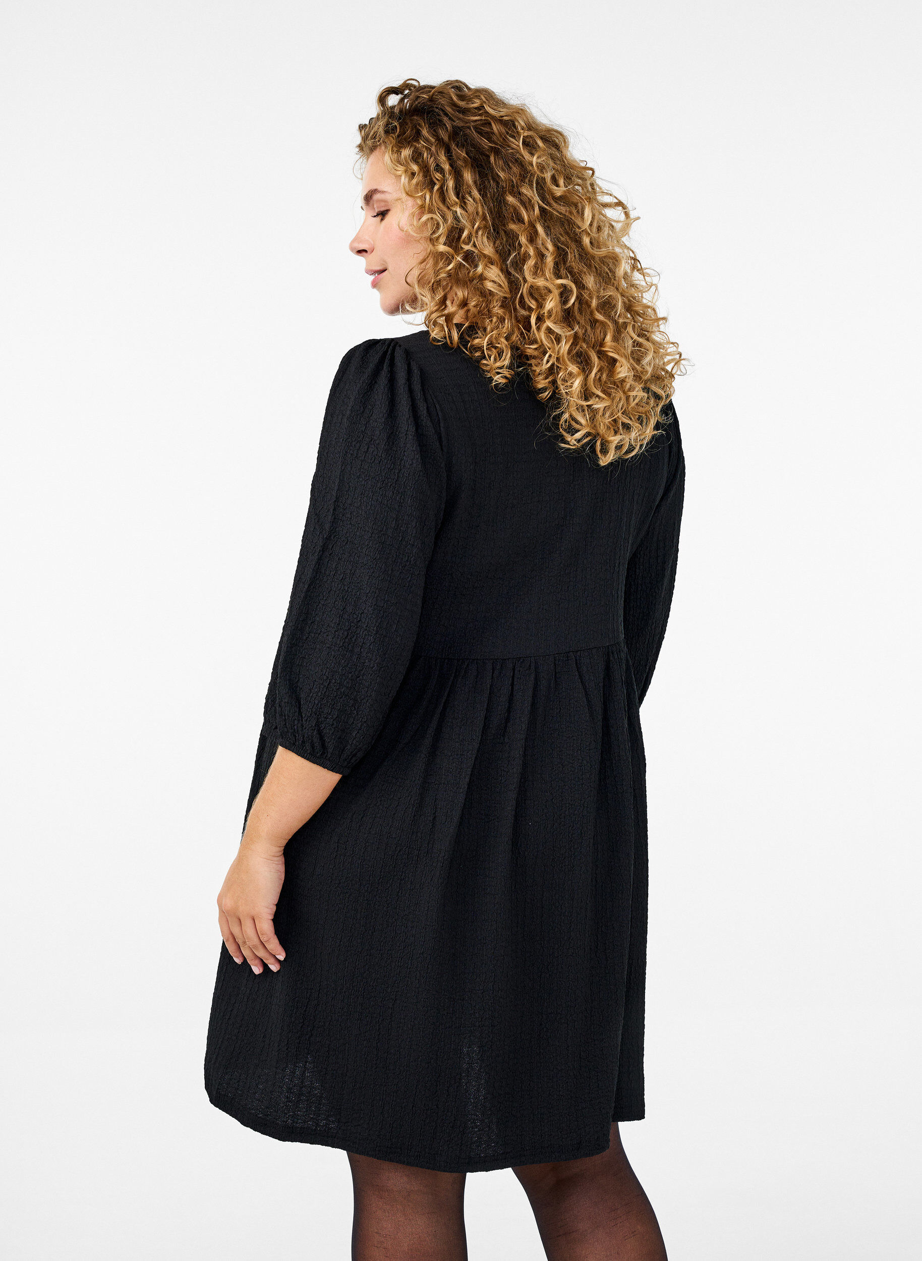 Zizzi FLASH - Kurzes Kleid mit Struktur und 3/4-&Auml;rmeln, Black, Model image number 1