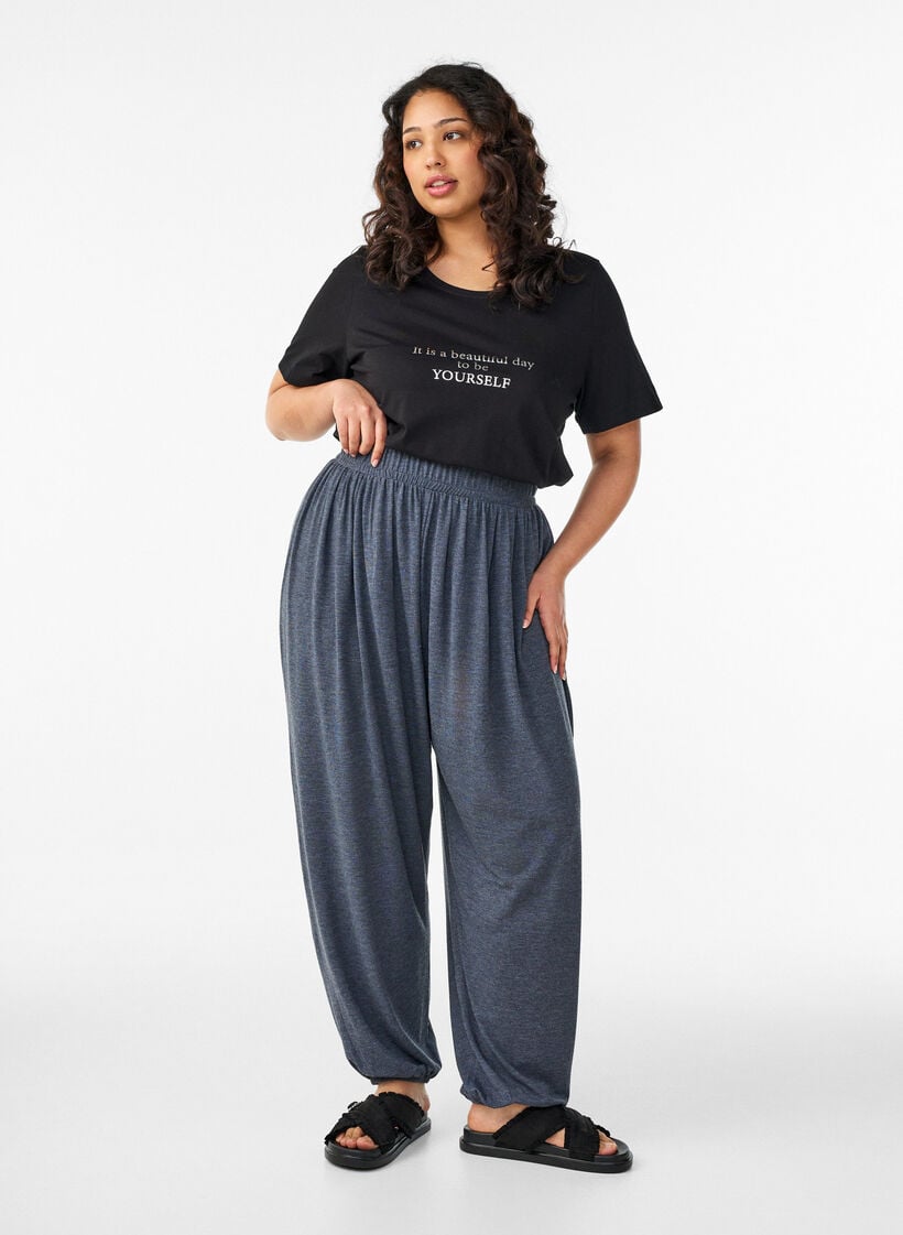 T-Shirt mit Print, Schwarz, Model image number 1