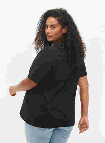 T-Shirt mit Nieten aus Bio-Baumwolle, Black Star , Model image number 1