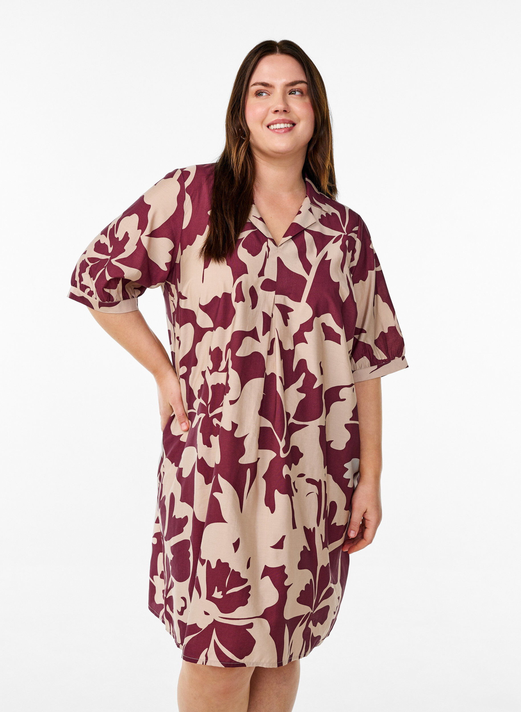 Zizzi Kleid in Kniel&auml;nge mit Print und V-Ausschnitt, Rot, Model image number 0