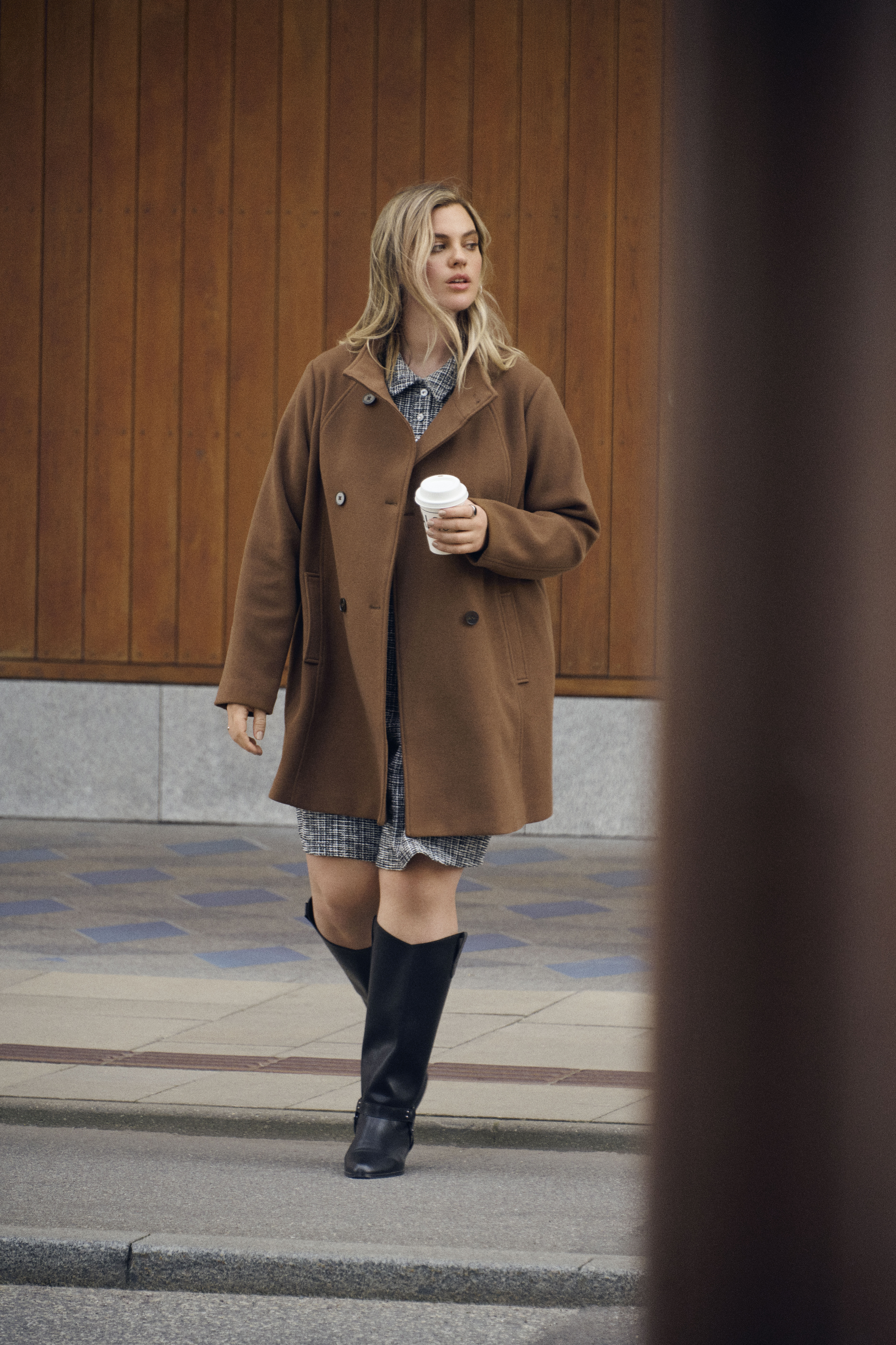 Zizzi Look mit Mantel, , Model